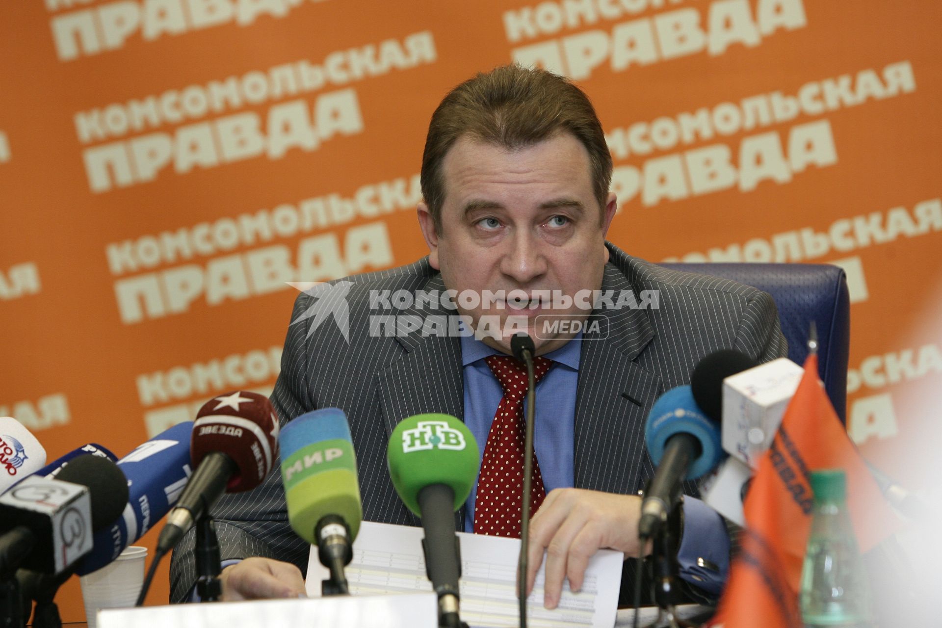 Директор департамента автомобильной промышленности министерства промышленности и торговли РФ Алексей Рахманов на пресс-конференции в КП. 28 мая 2009 года.