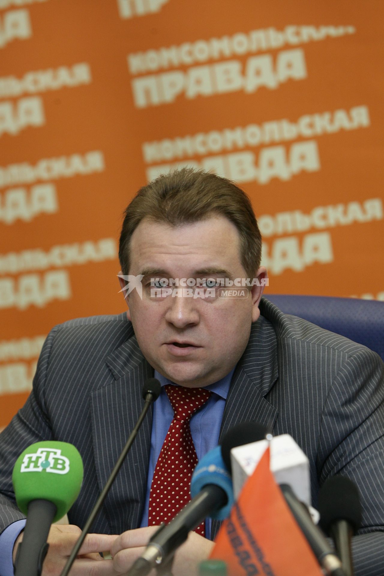 Директор департамента автомобильной промышленности министерства промышленности и торговли РФ Алексей Рахманов на пресс-конференции в КП. 28 мая 2009 года.