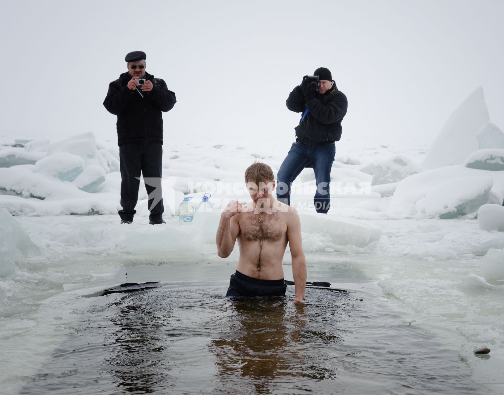 19 января 2012. Волгоградская область, Дубовка. Местные жители празднуют Крещение Господне.