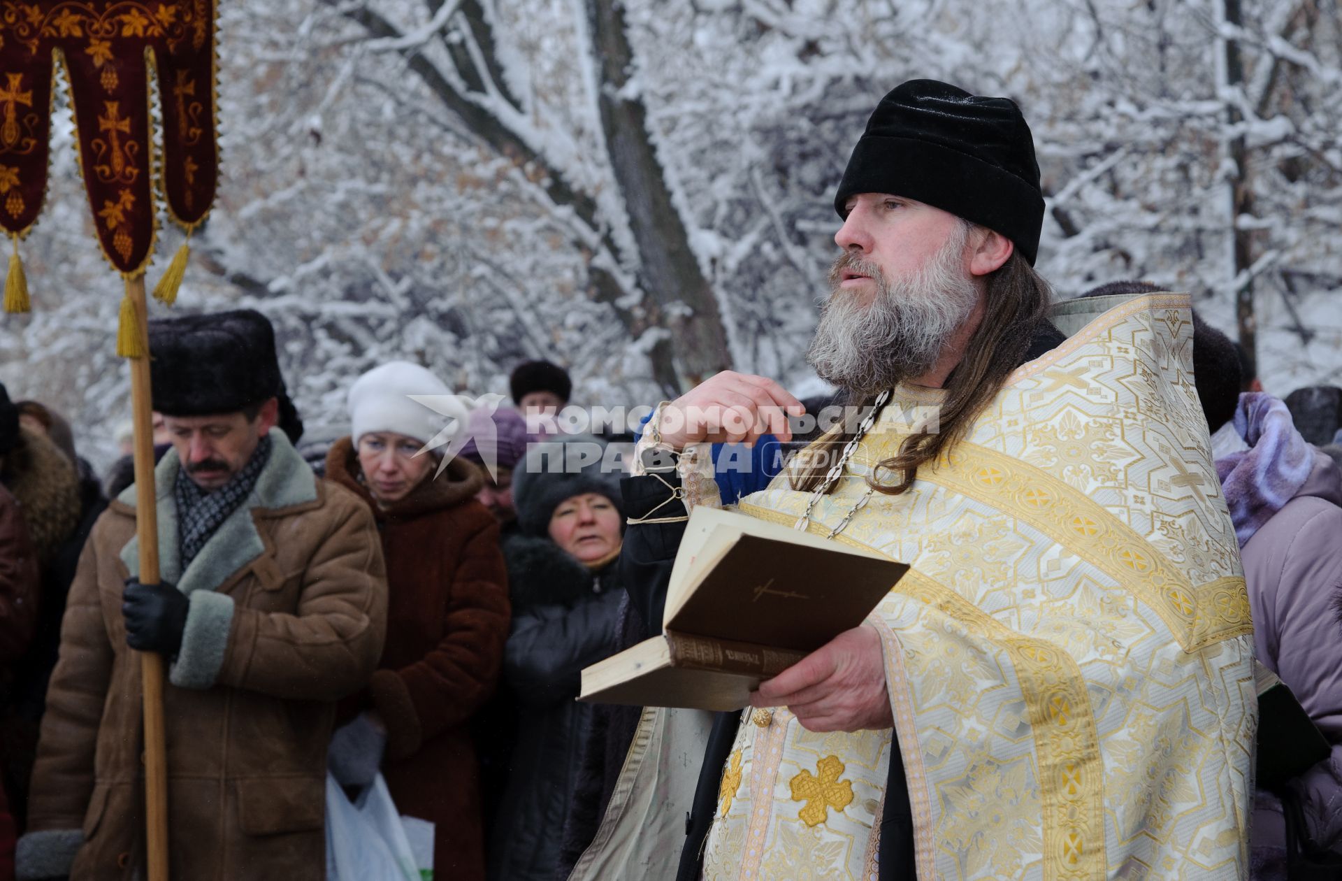 19 января 2012. Волгоградская область, Дубовка. Местные жители празднуют Крещение Господне.