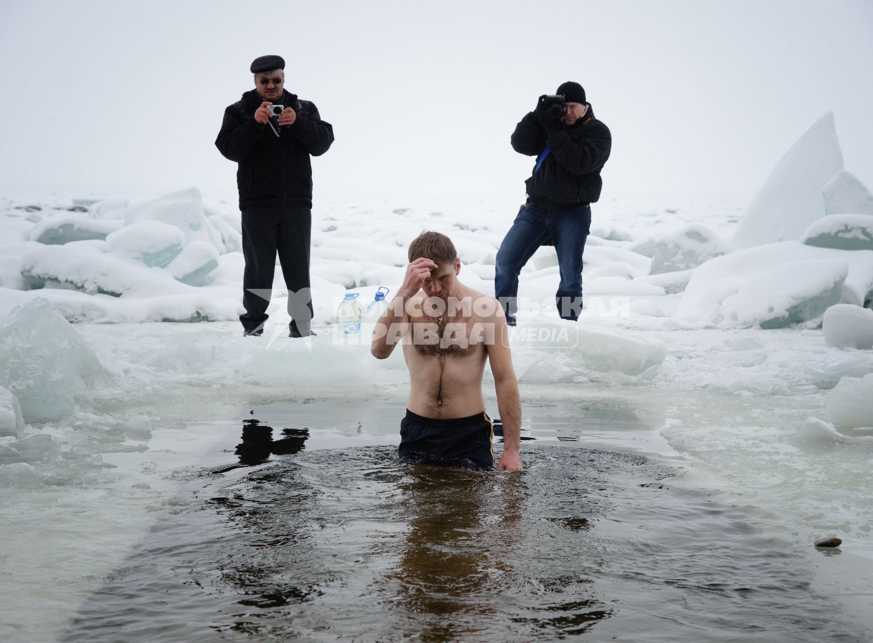 19 января 2012. Волгоградская область, Дубовка. Местные жители празднуют Крещение Господне.