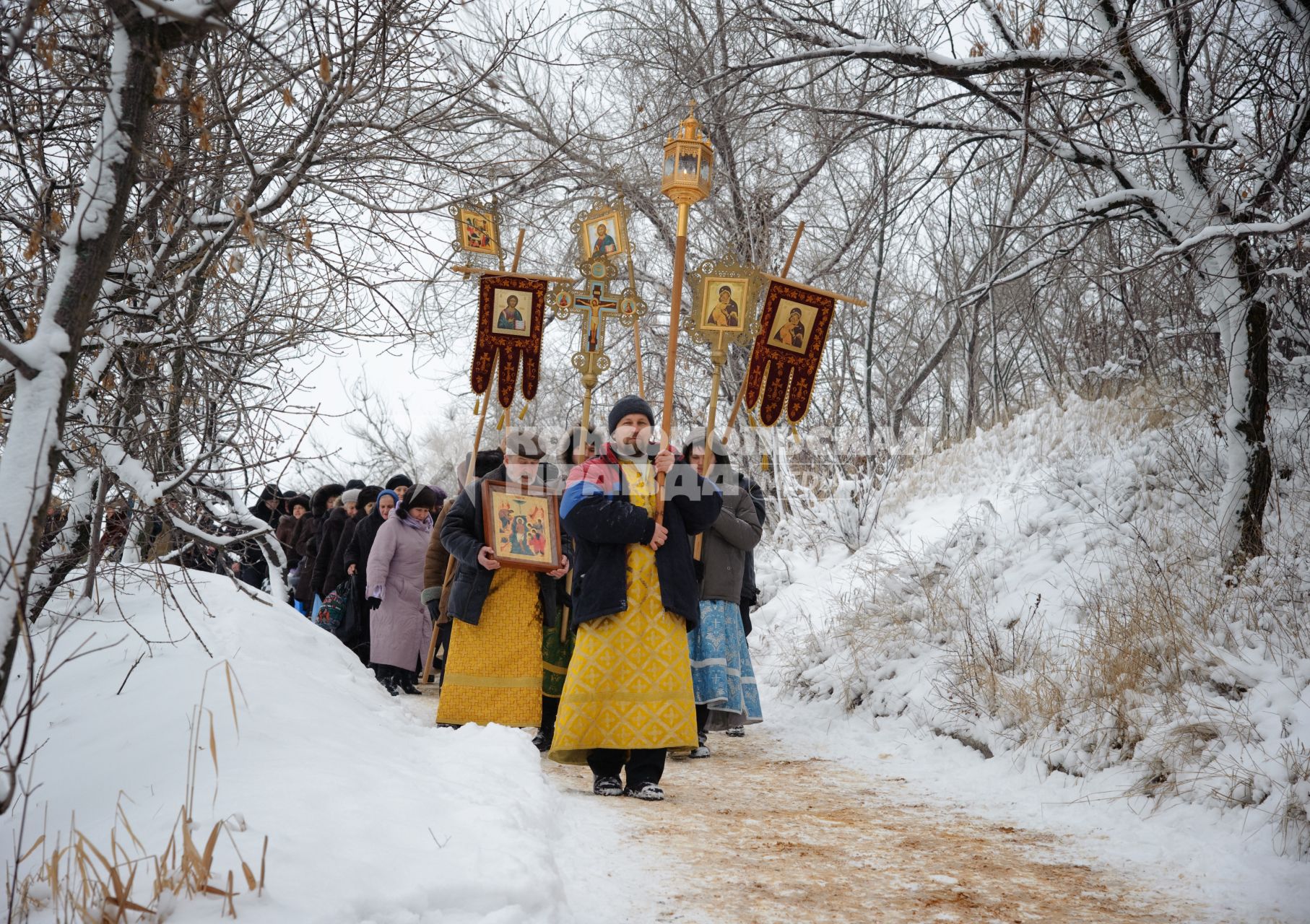 19 января 2012. Волгоградская область, Дубовка. Местные жители празднуют Крещение Господне.