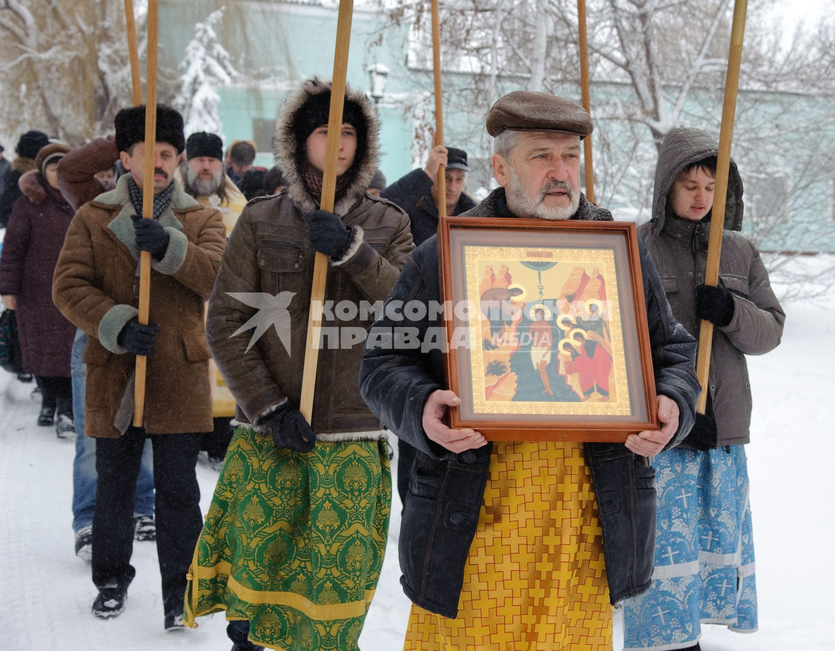 19 января 2012. Волгоградская область, Дубовка. Местные жители празднуют Крещение Господне.