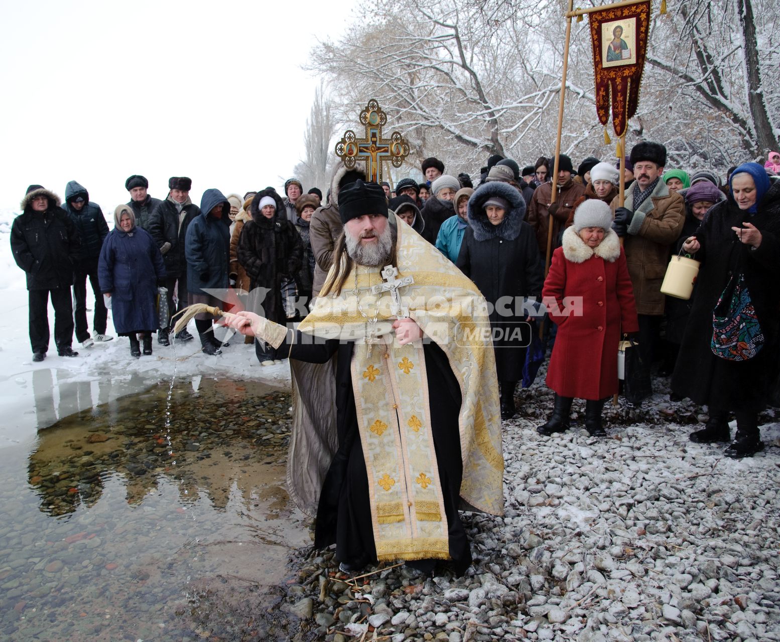 19 января 2012. Волгоградская область, Дубовка. Местные жители празднуют Крещение Господне.