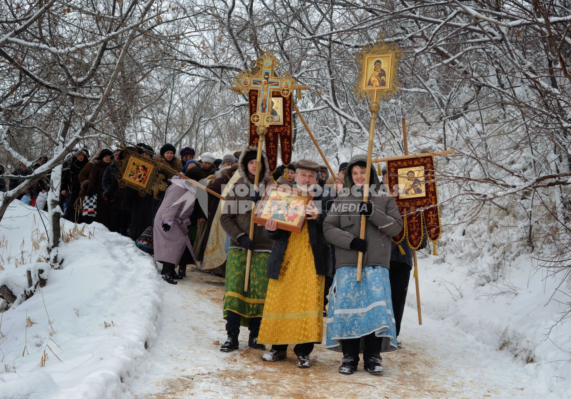 19 января 2012. Волгоградская область, Дубовка. Местные жители празднуют Крещение Господне.