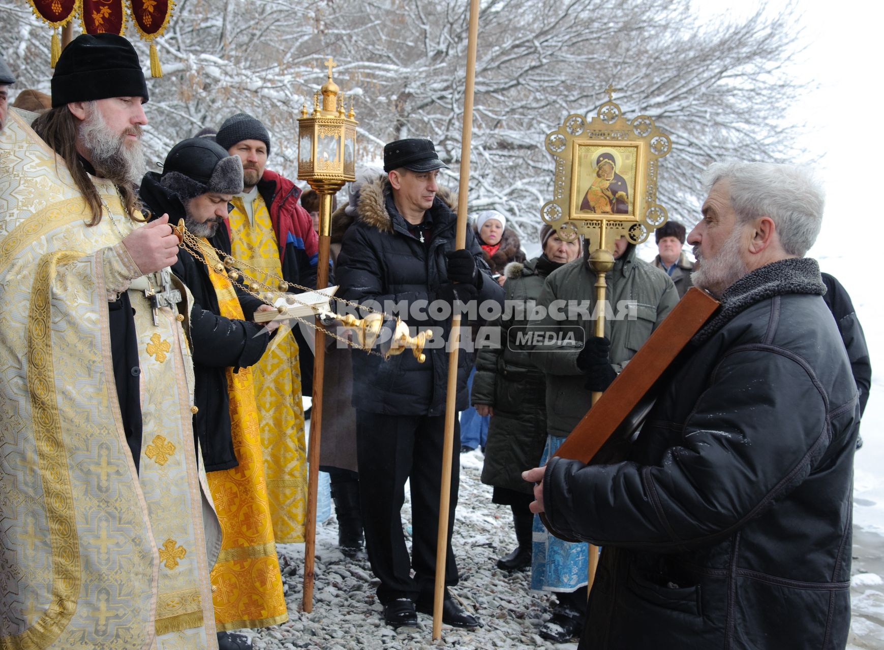 19 января 2012. Волгоградская область, Дубовка. Местные жители празднуют Крещение Господне.