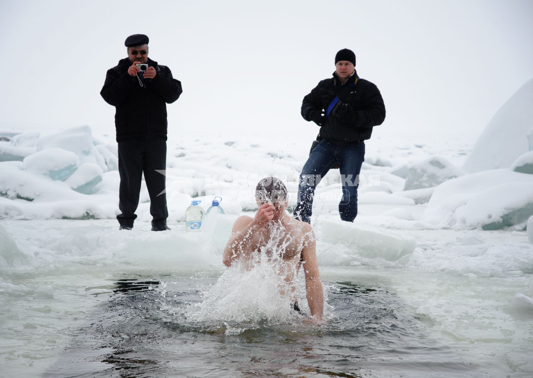 19 января 2012. Волгоградская область, Дубовка. Местные жители празднуют Крещение Господне.