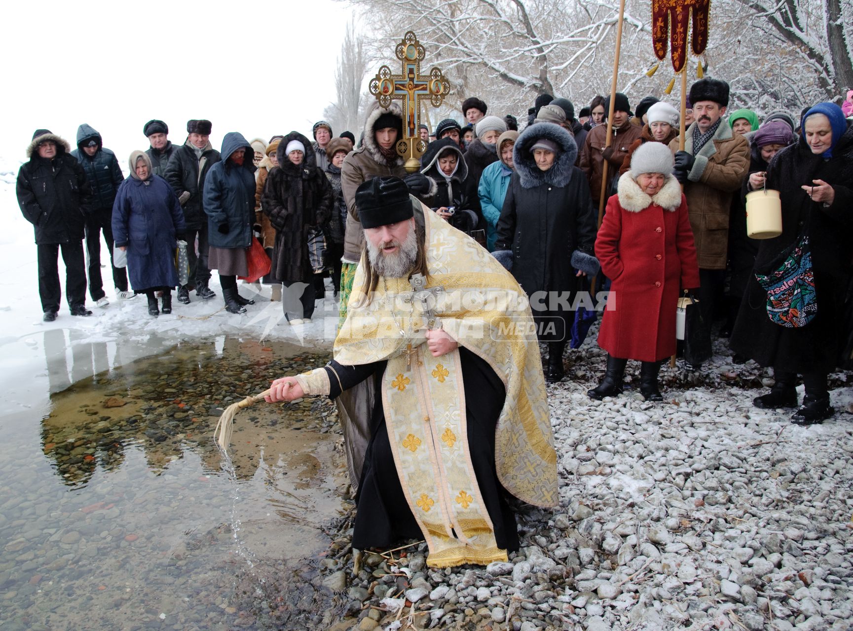 19 января 2012. Волгоградская область, Дубовка. Местные жители празднуют Крещение Господне.