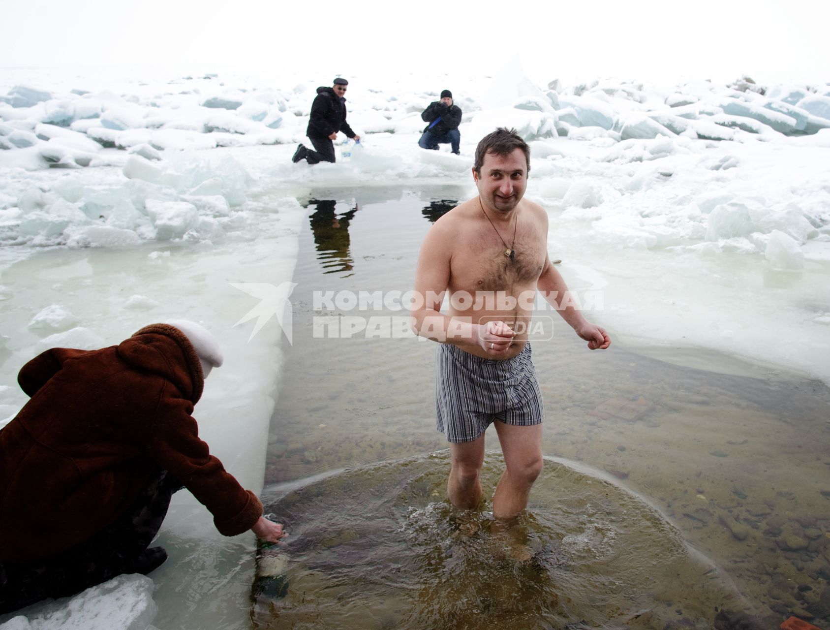 19 января 2012. Волгоградская область, Дубовка. Местные жители празднуют Крещение Господне.