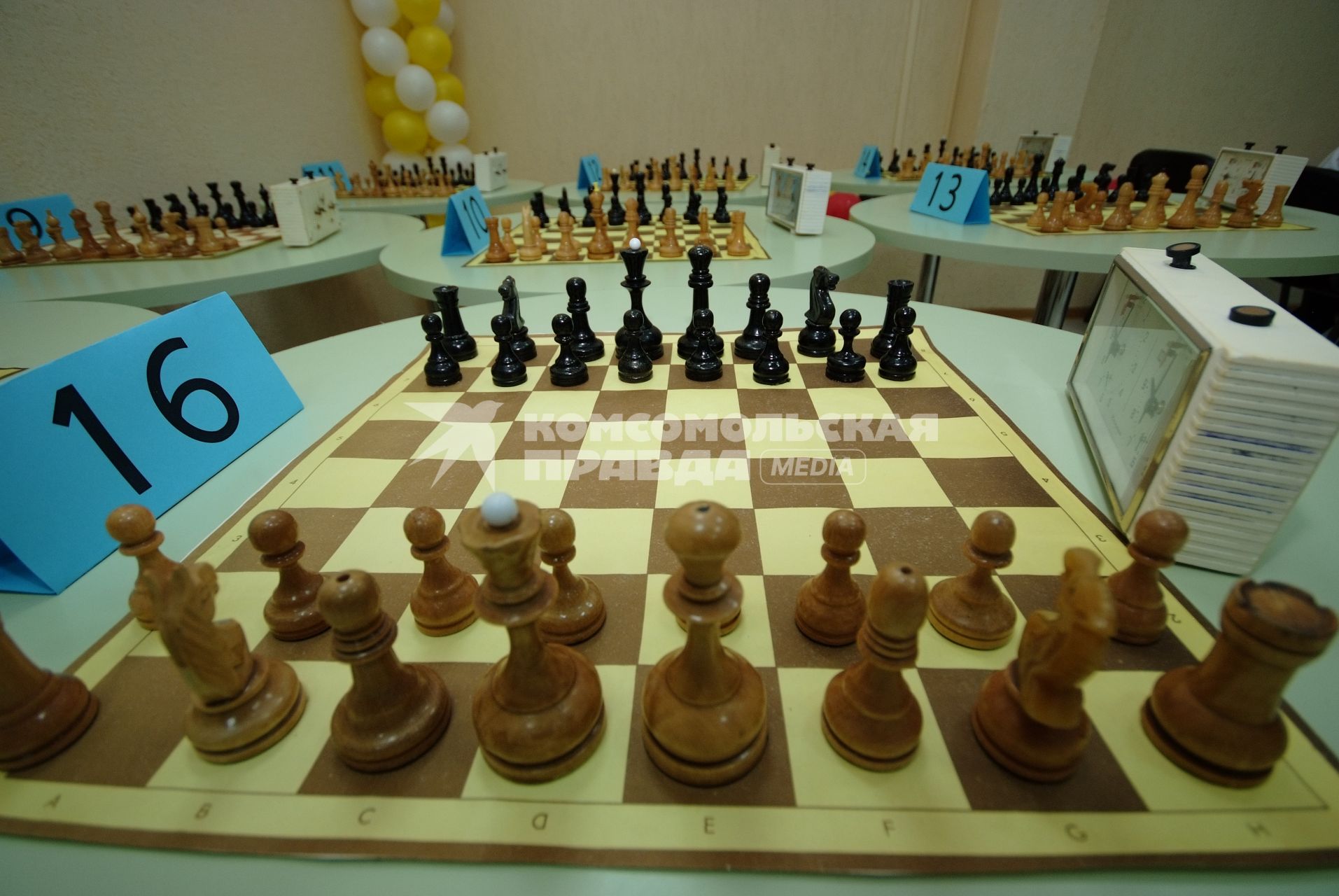 Шахматные доски перед турниром по быстрым шахматам, г. Ставрополь, 11 ноября 2011 года.