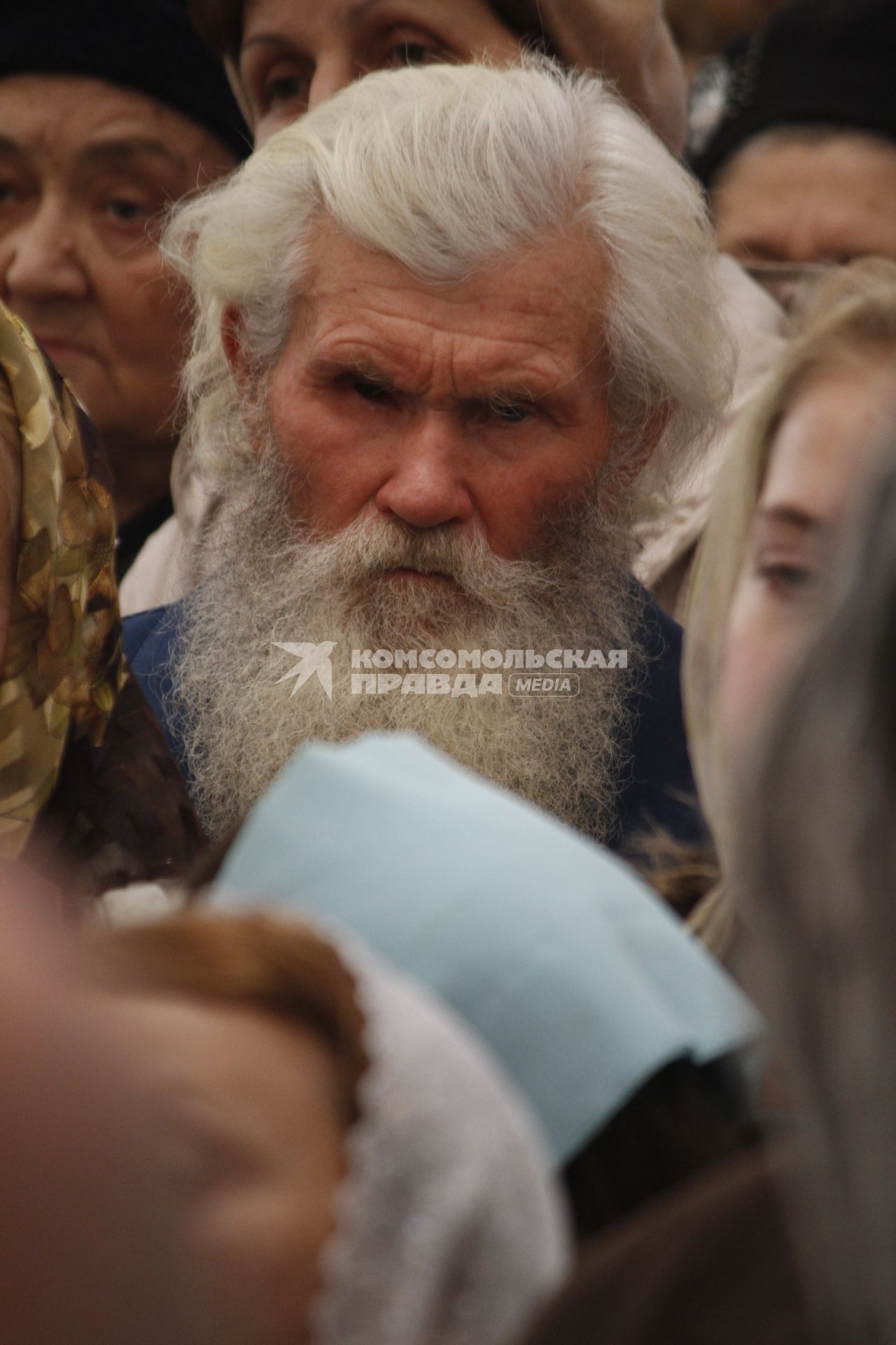 Мужчина в храме во время богослужения, Казанский собор, г. Ставрополь, 4 ноября 2011