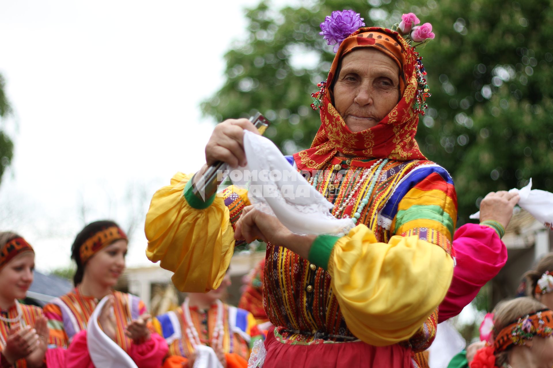 Женщина в русском национальмом костюме, г. Ставрополь, 21 мая 2011 года.