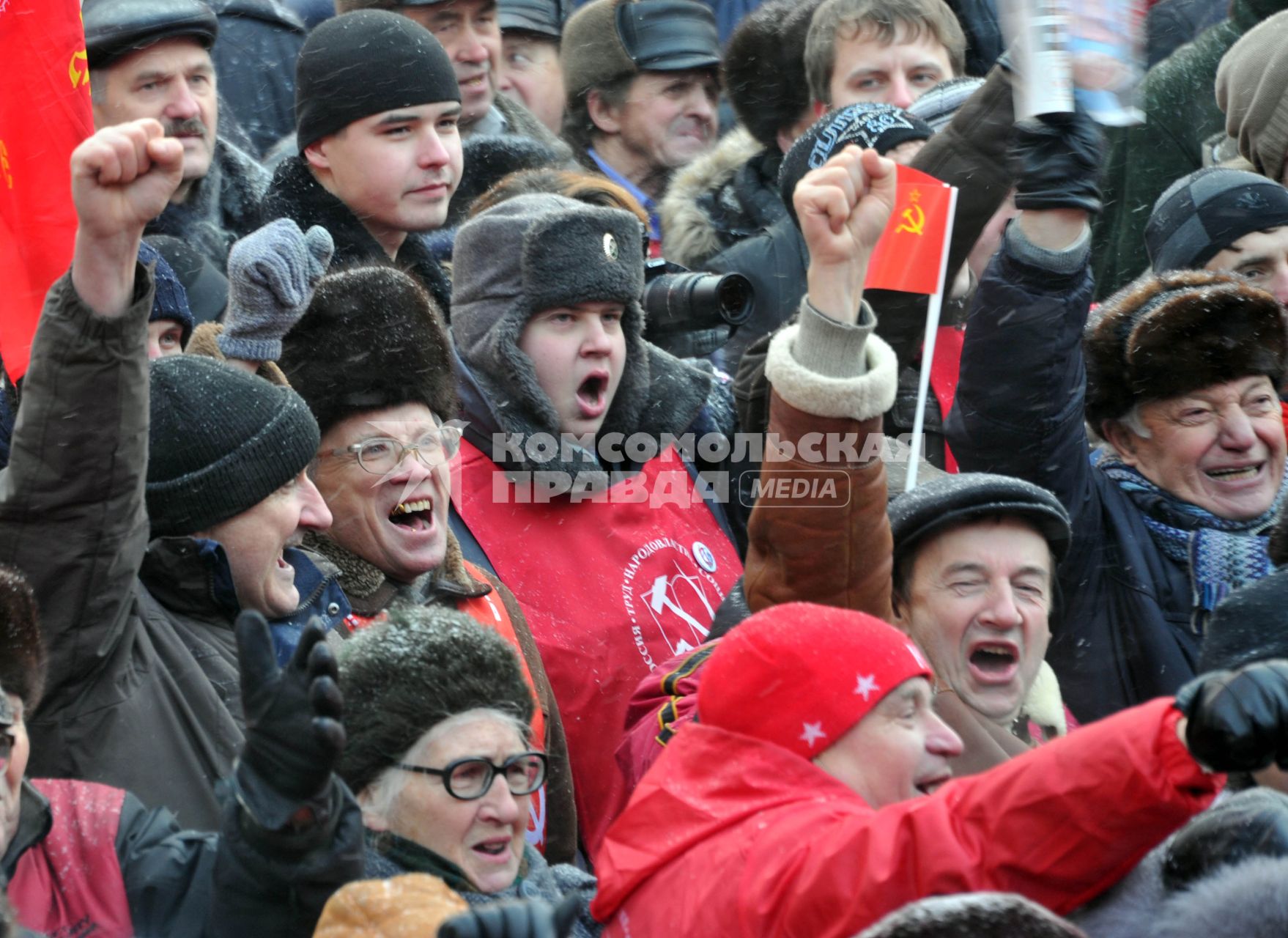 Во время митинга КПРФ  ЗА ДОСТОЙНУЮ ЖИЗНЬ И ЧЕСТНЫЕ ВЫБОРЫ  на Манежной площади.  21 января 2012 года.