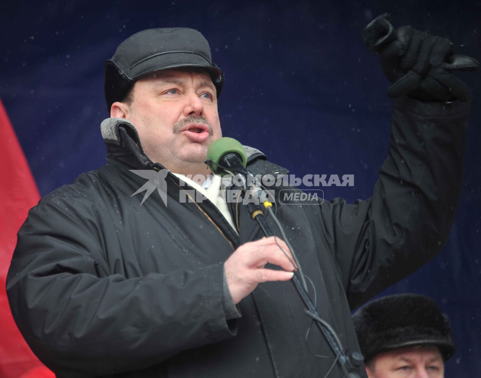 Во время митинга КПРФ  ЗА ДОСТОЙНУЮ ЖИЗНЬ И ЧЕСТНЫЕ ВЫБОРЫ  на Манежной площади. На снимке: депутат Госдумы РФ  Геннадий Гудков. 21 января 2012 года.