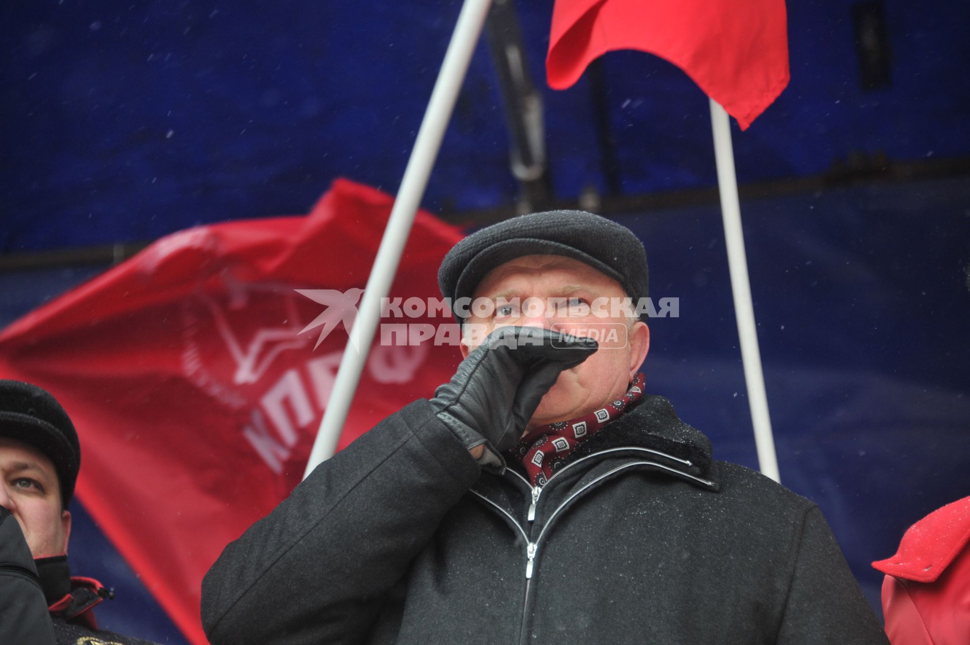 Во время митинга КПРФ  ЗА ДОСТОЙНУЮ ЖИЗНЬ И ЧЕСТНЫЕ ВЫБОРЫ  на Манежной площади. На снимке: лидер КПРФ Геннадий Зюганов. 21 января 2012 года.
