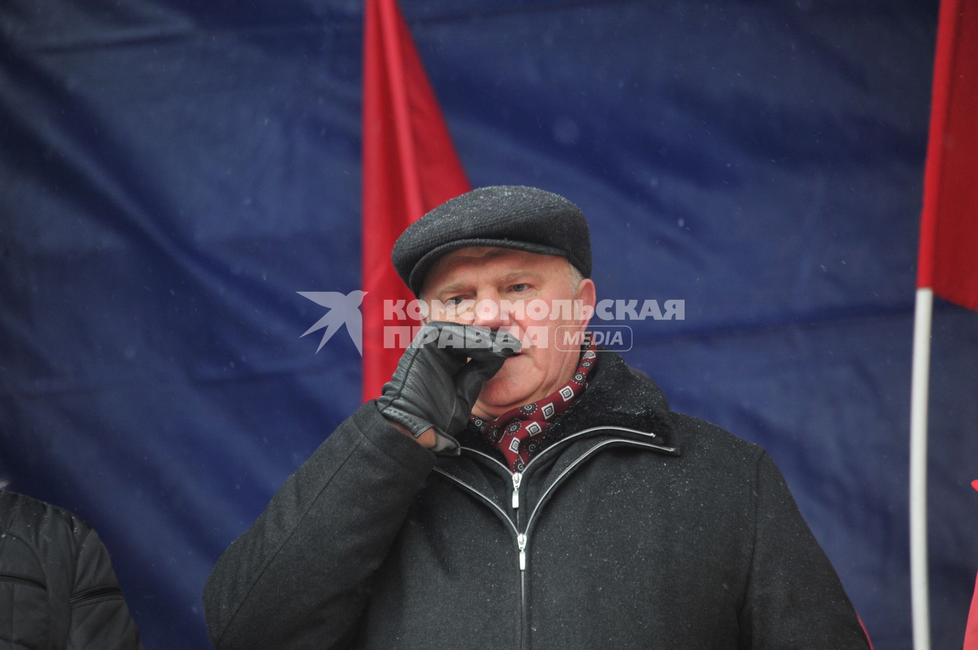 Во время митинга КПРФ  ЗА ДОСТОЙНУЮ ЖИЗНЬ И ЧЕСТНЫЕ ВЫБОРЫ  на Манежной площади. На снимке: лидер КПРФ Геннадий Зюганов. 21 января 2012 года.