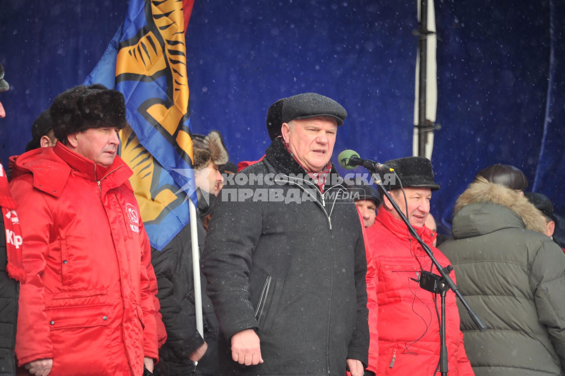 Во время митинга КПРФ  ЗА ДОСТОЙНУЮ ЖИЗНЬ И ЧЕСТНЫЕ ВЫБОРЫ  на Манежной площади. На снимке: лидер КПРФ Геннадий Зюганов. 21 января 2012 года.