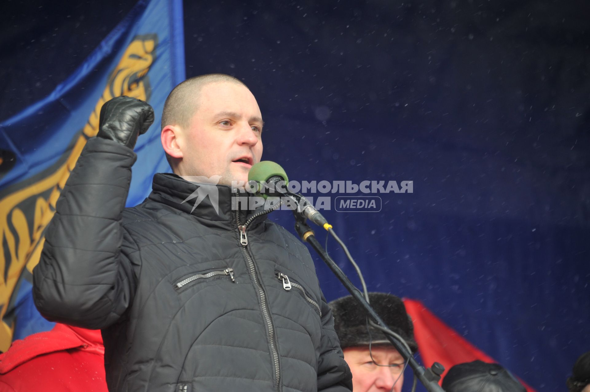 Во время митинга КПРФ  ЗА ДОСТОЙНУЮ ЖИЗНЬ И ЧЕСТНЫЕ ВЫБОРЫ  на Манежной площади. На снимке: лидер ЛЕВОГО ФРОНТА Сергей Удальцов. 21 января 2012 года.