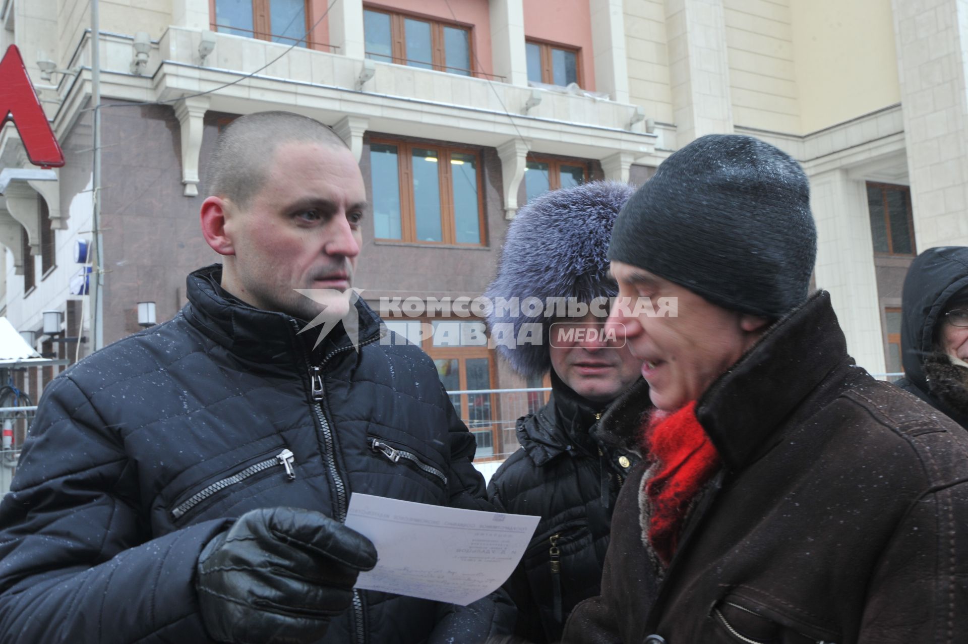 Во время митинга КПРФ  ЗА ДОСТОЙНУЮ ЖИЗНЬ И ЧЕСТНЫЕ ВЫБОРЫ  на Манежной площади. На снимке: лидер ЛЕВОГО ФРОНТА Сергей Удальцов. 21 января 2012 года.