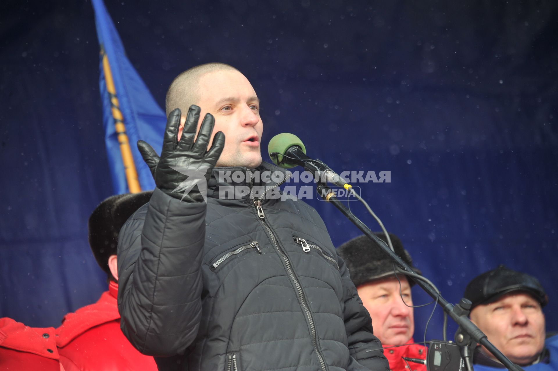 Во время митинга КПРФ  ЗА ДОСТОЙНУЮ ЖИЗНЬ И ЧЕСТНЫЕ ВЫБОРЫ  на Манежной площади. На снимке: лидер ЛЕВОГО ФРОНТА Сергей Удальцов. 21 января 2012 года.