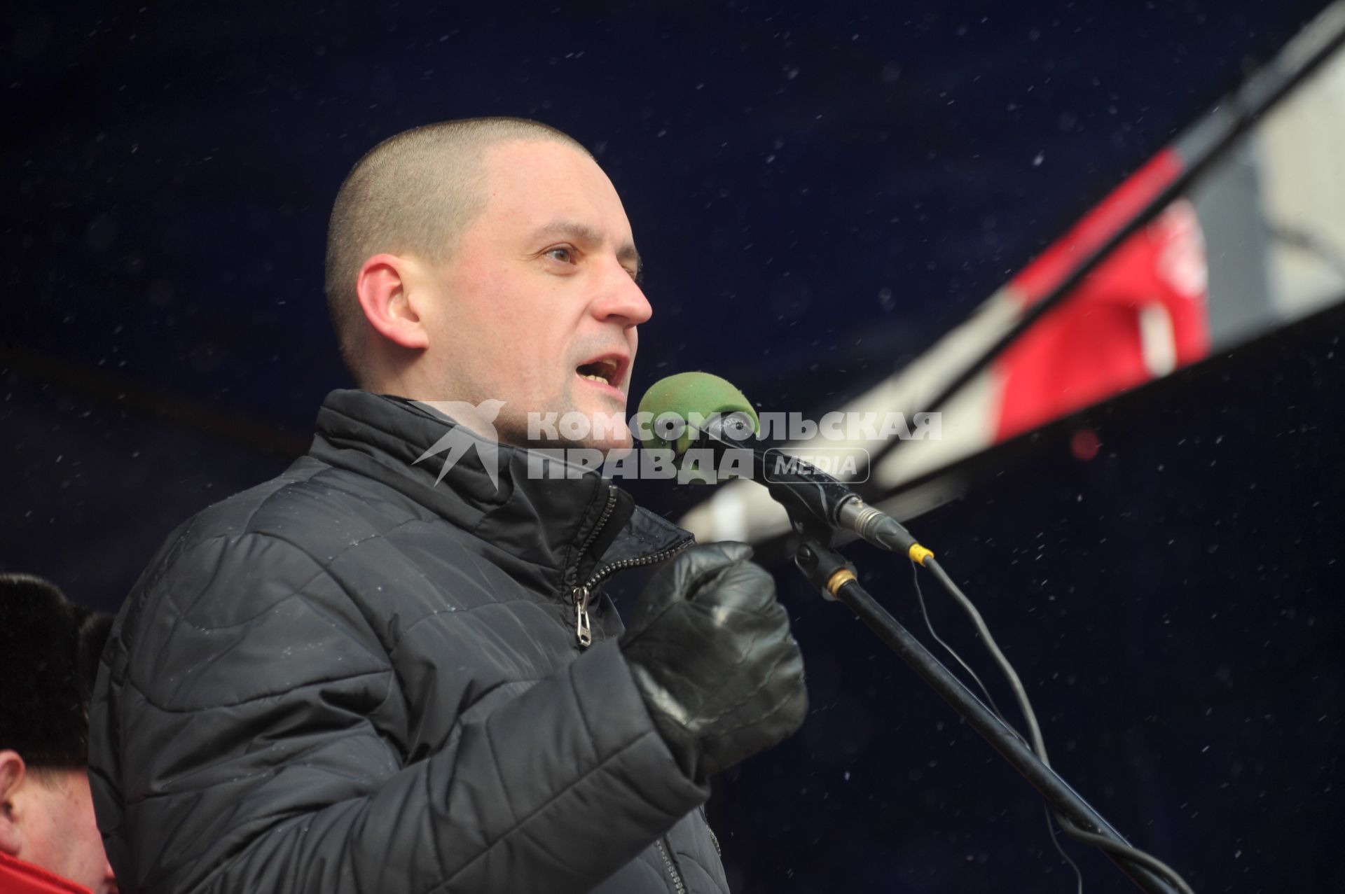 Во время митинга КПРФ  ЗА ДОСТОЙНУЮ ЖИЗНЬ И ЧЕСТНЫЕ ВЫБОРЫ  на Манежной площади. На снимке: лидер ЛЕВОГО ФРОНТА Сергей Удальцов. 21 января 2012 года.
