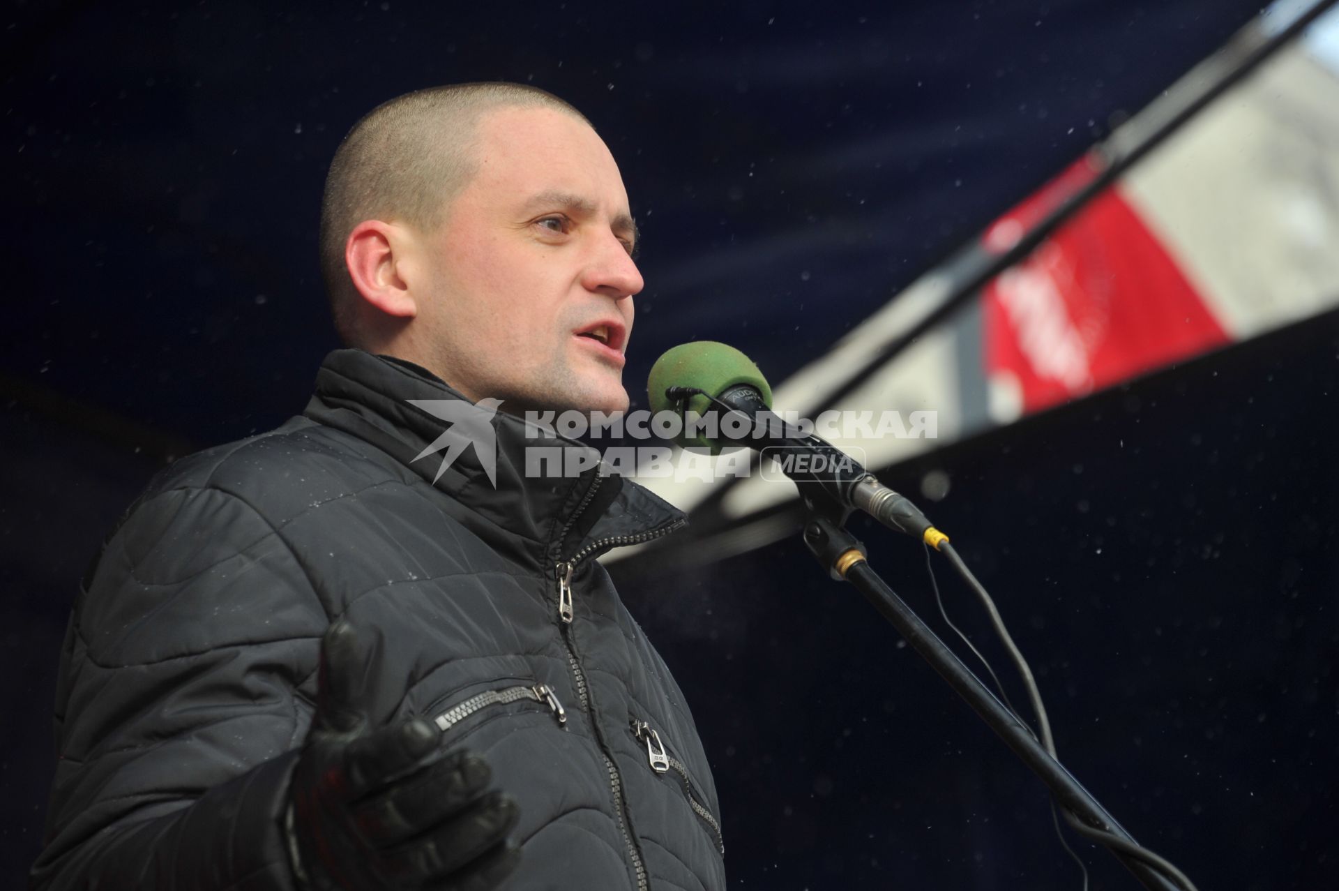 Во время митинга КПРФ  ЗА ДОСТОЙНУЮ ЖИЗНЬ И ЧЕСТНЫЕ ВЫБОРЫ  на Манежной площади. На снимке: лидер ЛЕВОГО ФРОНТА Сергей Удальцов. 21 января 2012 года.