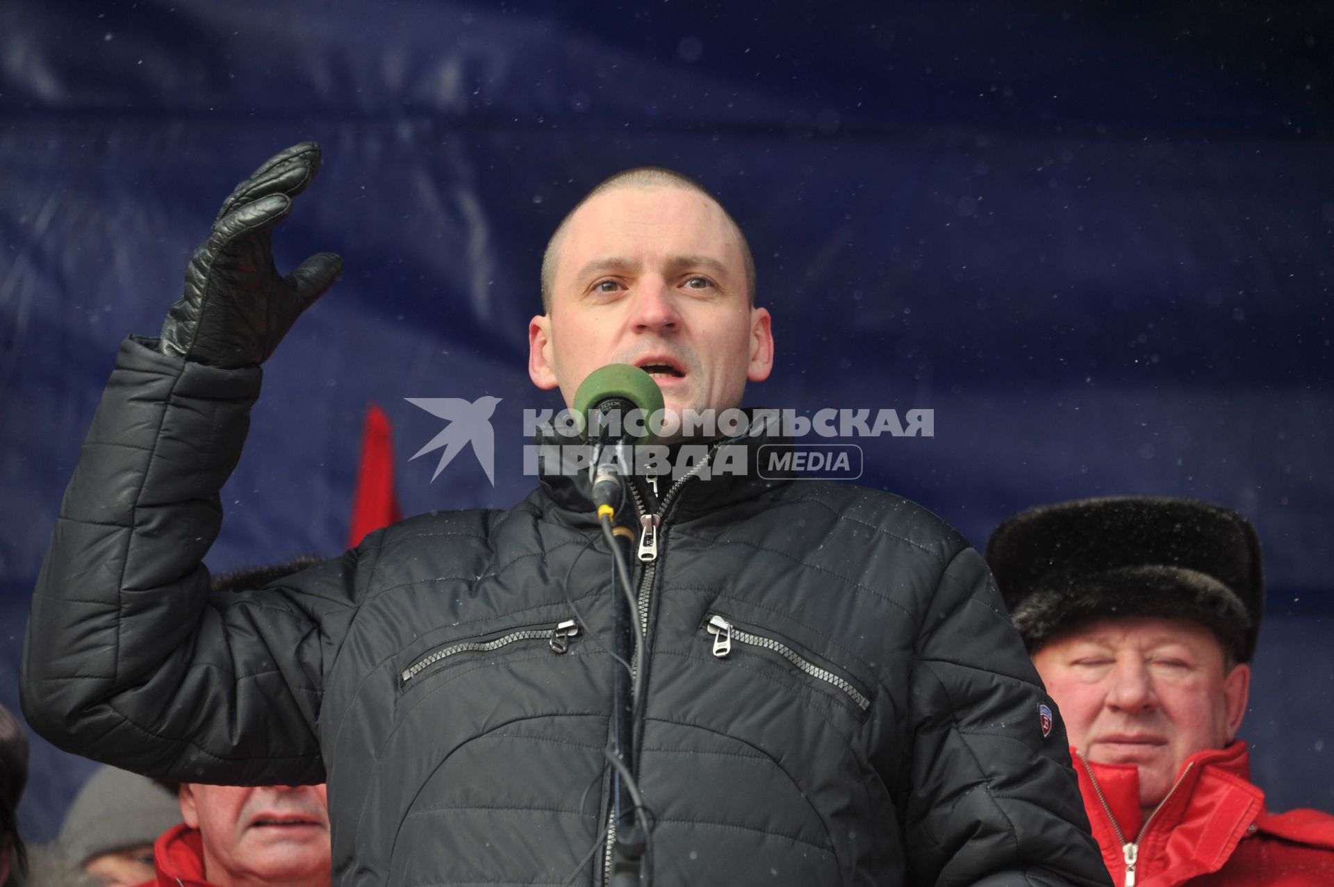 Во время митинга КПРФ  ЗА ДОСТОЙНУЮ ЖИЗНЬ И ЧЕСТНЫЕ ВЫБОРЫ  на Манежной площади. На снимке: лидер ЛЕВОГО ФРОНТА Сергей Удальцов. 21 января 2012 года.