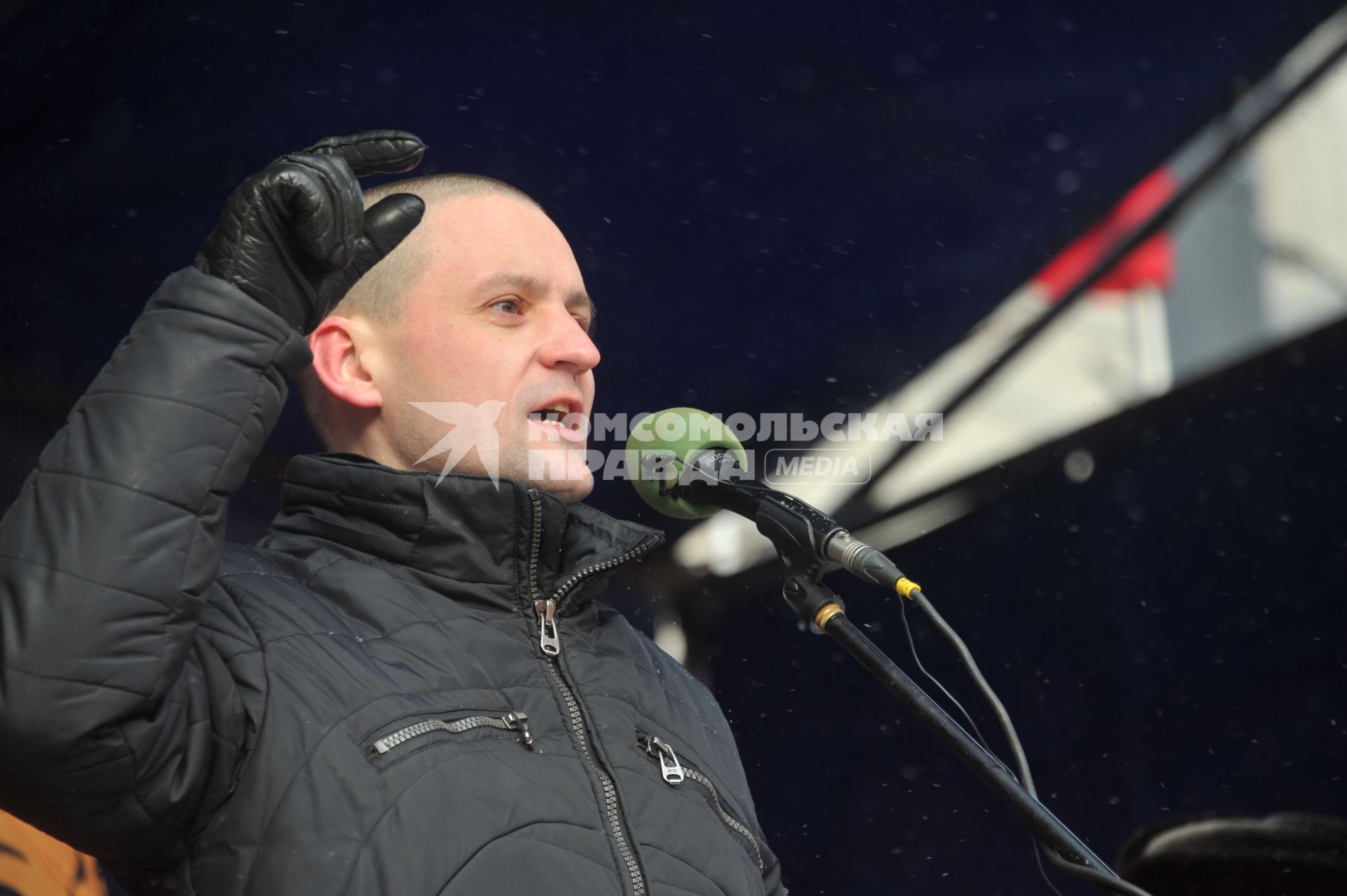 Во время митинга КПРФ  ЗА ДОСТОЙНУЮ ЖИЗНЬ И ЧЕСТНЫЕ ВЫБОРЫ  на Манежной площади. На снимке: лидер ЛЕВОГО ФРОНТА Сергей Удальцов. 21 января 2012 года.