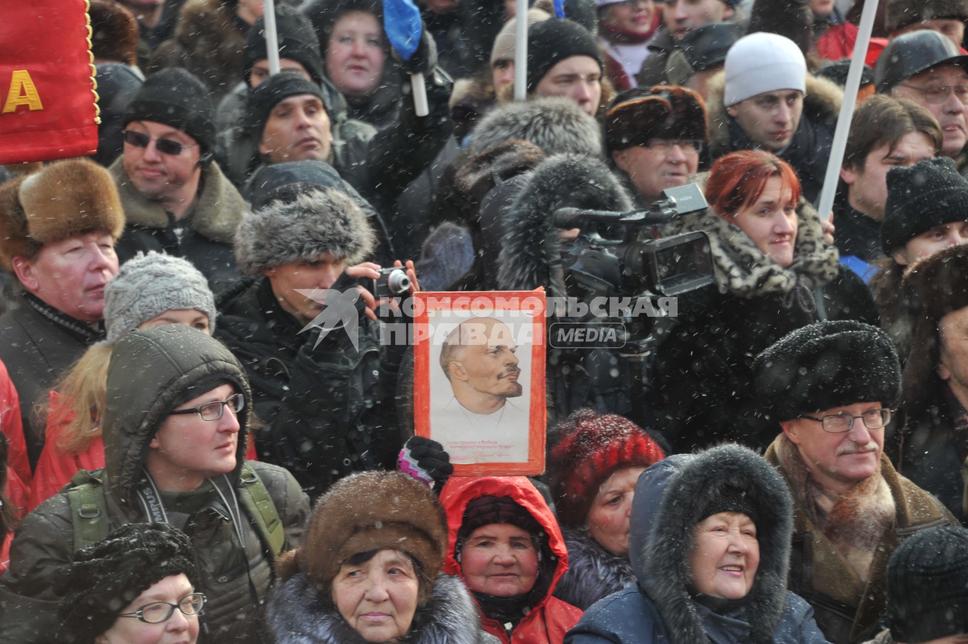 Во время митинга КПРФ  ЗА ДОСТОЙНУЮ ЖИЗНЬ И ЧЕСТНЫЕ ВЫБОРЫ  на Манежной площади. 21 января 2012 года.