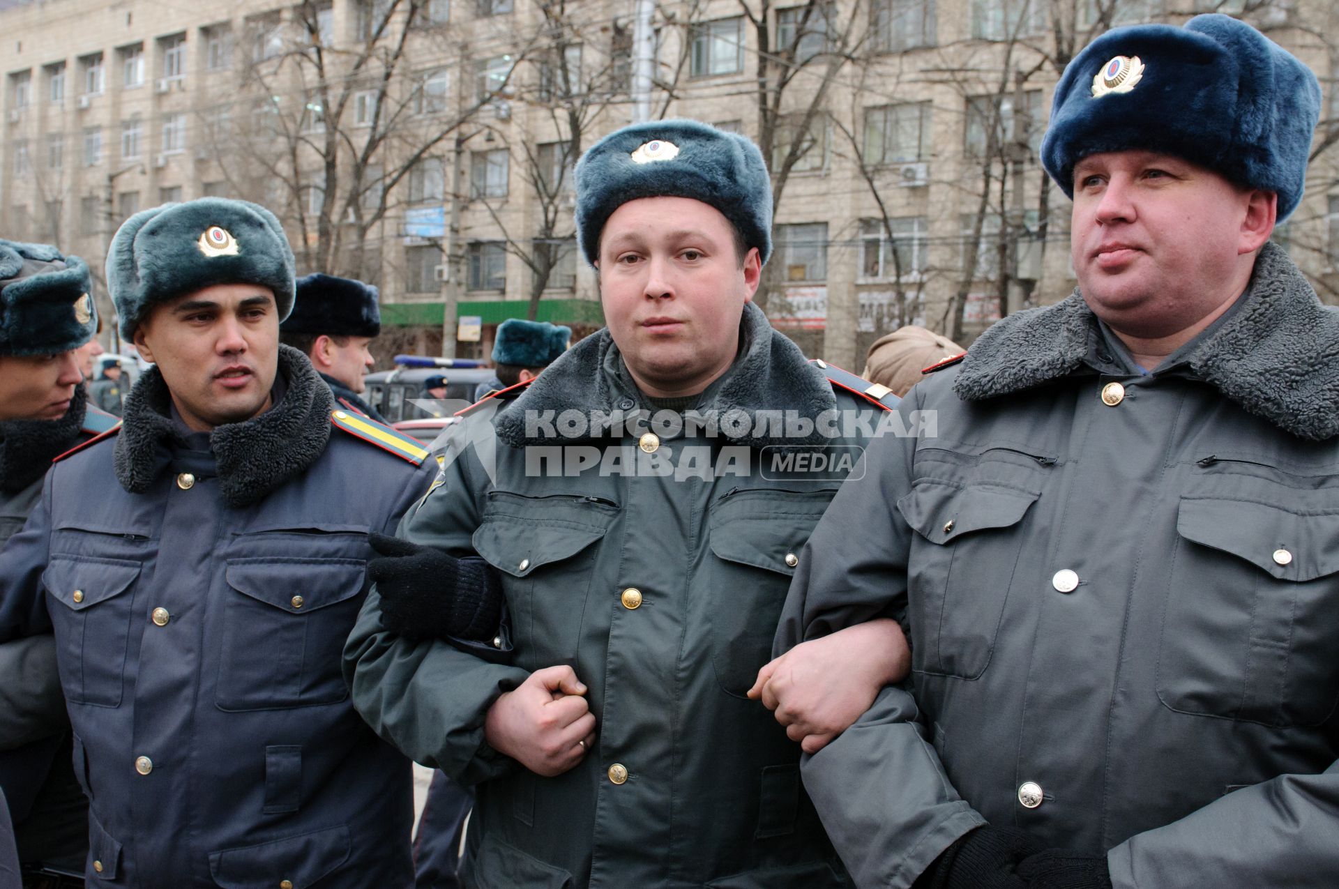 20 декабря 2011. Волгоград. Обманутые вкладчики Росгражданкредита перекрыли проспект Ленина.