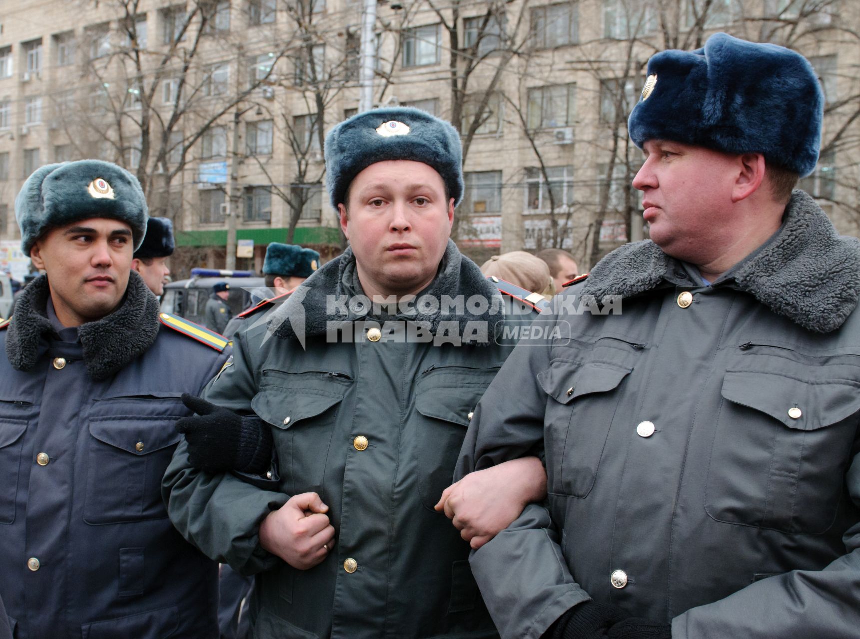 20 декабря 2011. Волгоград. Обманутые вкладчики Росгражданкредита перекрыли проспект Ленина.