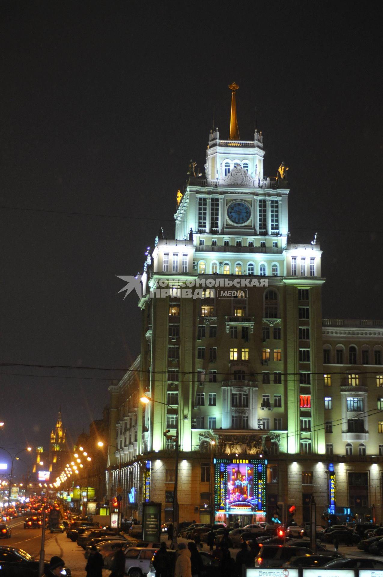 Виды вечерней Москвы. Гостиница \"Пекин\". Москва.  января 2009 года.