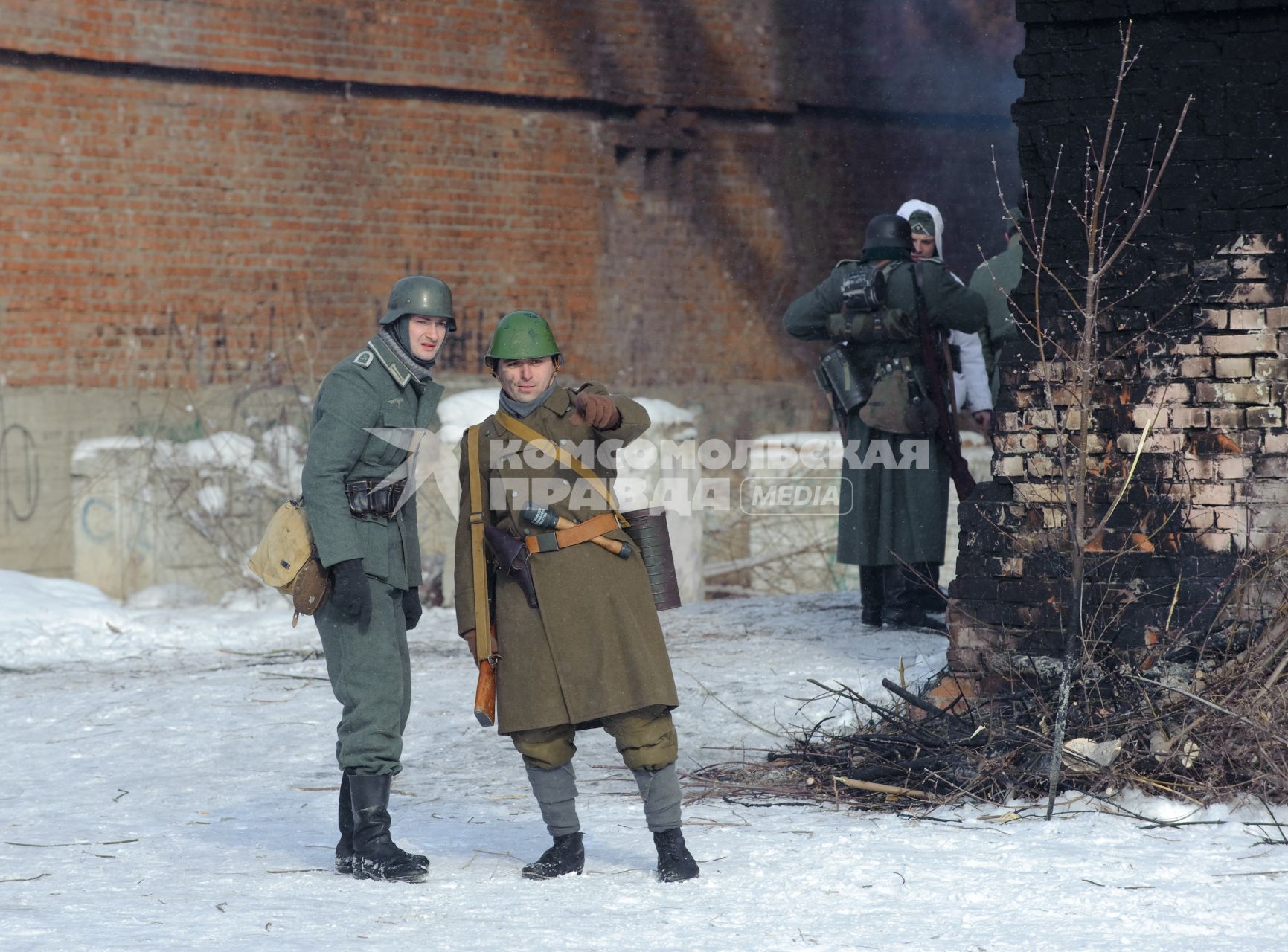 29 января 2012. Волгоград. К 69-й годовщине победы в Сталинградской битве военно-историческими клубами была проведена реконструкция пленения фельдмаршала Фридриха Паулюса.