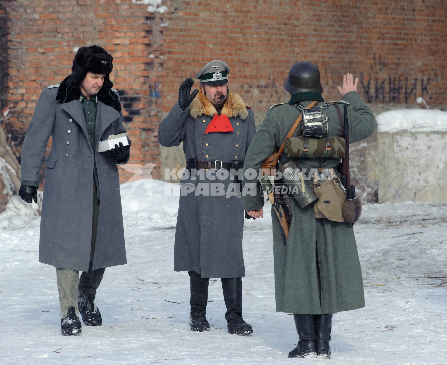 29 января 2012. Волгоград. К 69-й годовщине победы в Сталинградской битве военно-историческими клубами была проведена реконструкция пленения фельдмаршала Фридриха Паулюса.