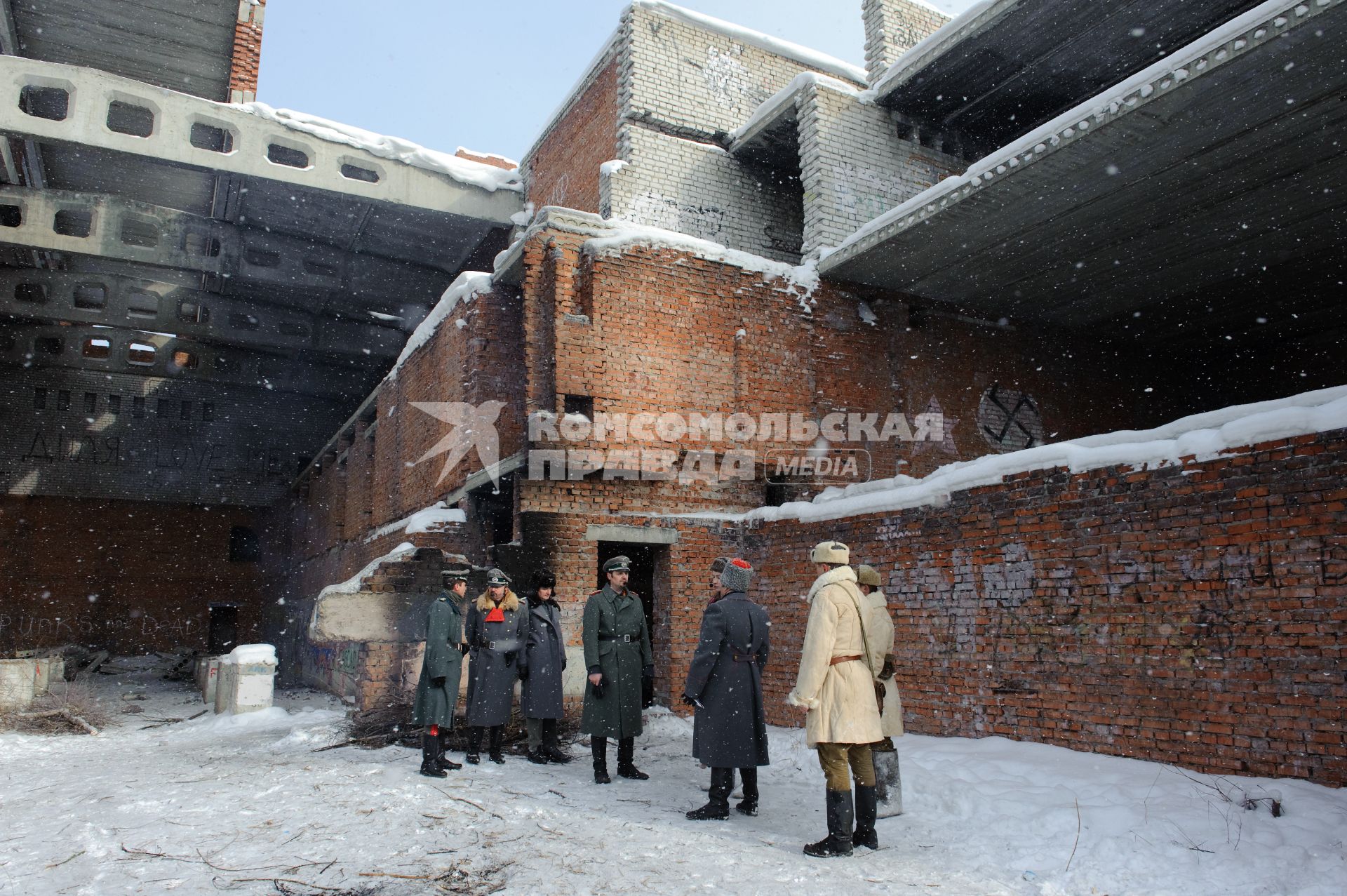 29 января 2012. Волгоград. К 69-й годовщине победы в Сталинградской битве военно-историческими клубами была проведена реконструкция пленения фельдмаршала Фридриха Паулюса.