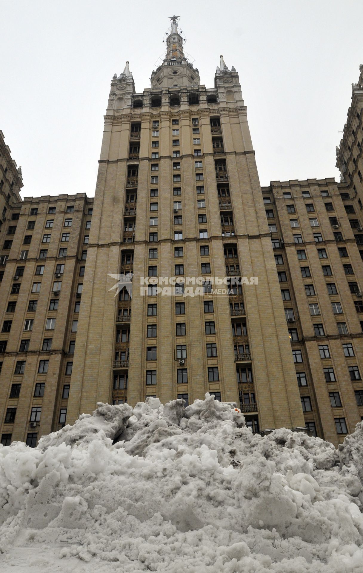 Жилой дом  на Кудринской площади.  Москва. 16 февраля 2009 года.