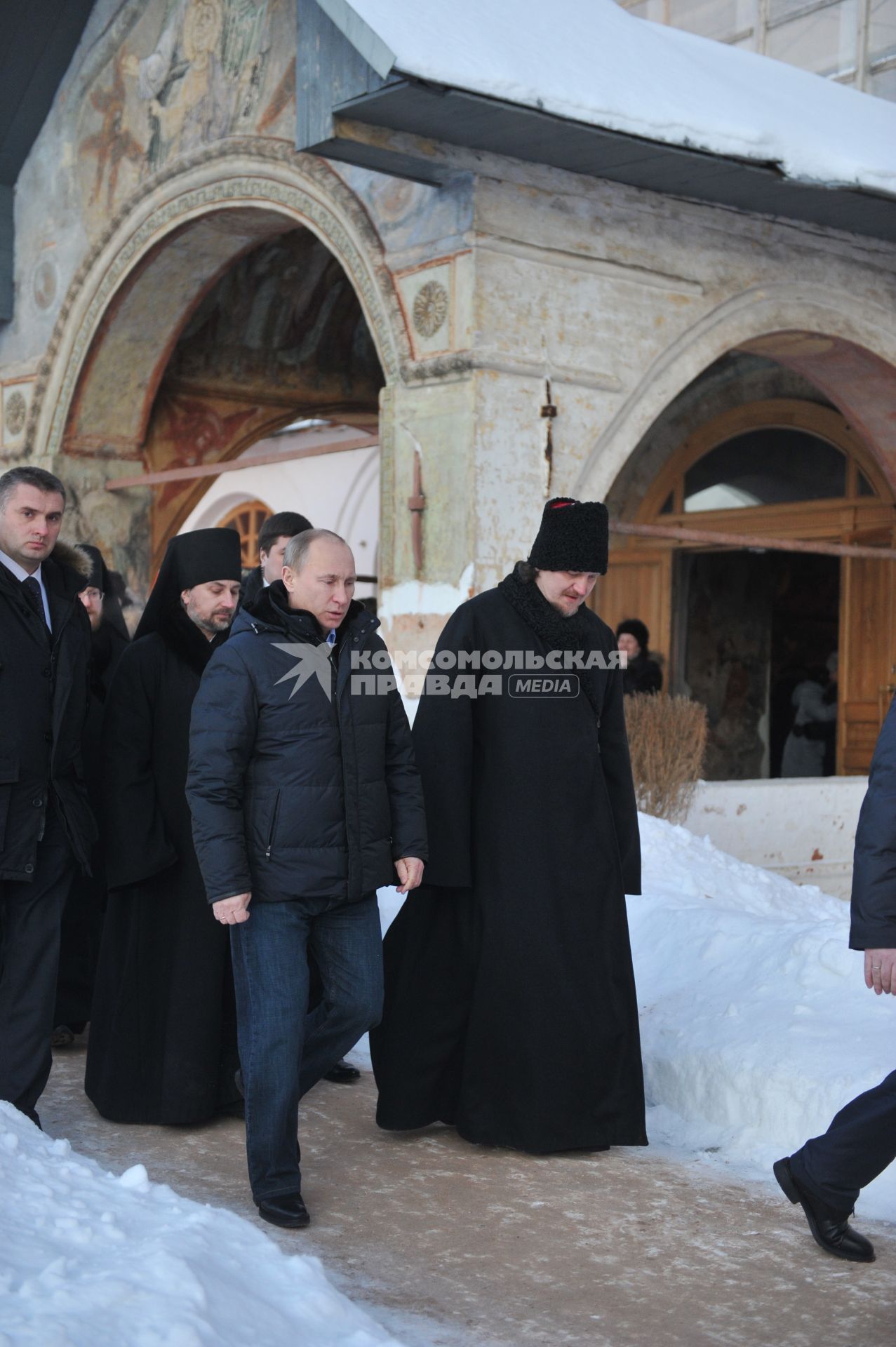 Председатель правительства России Владимир Путин посетил Богородичный Успенский мужской монастырь в Ленинградской области. Тихвин. 30 января 2012 года.