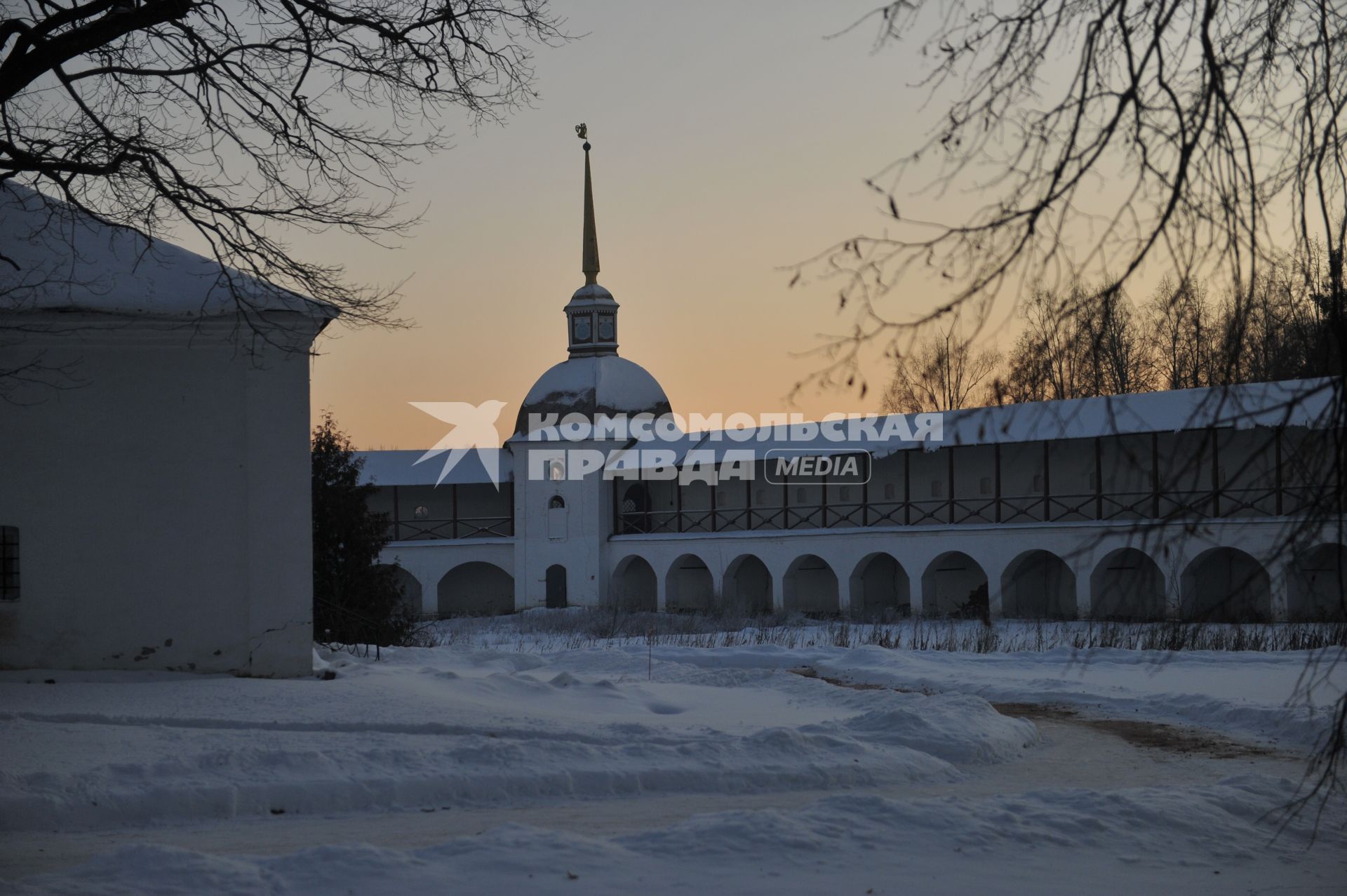 Богородичный Успенский мужской монастырь. Тихвин. Ленинградская область. 30 января 2012 года.