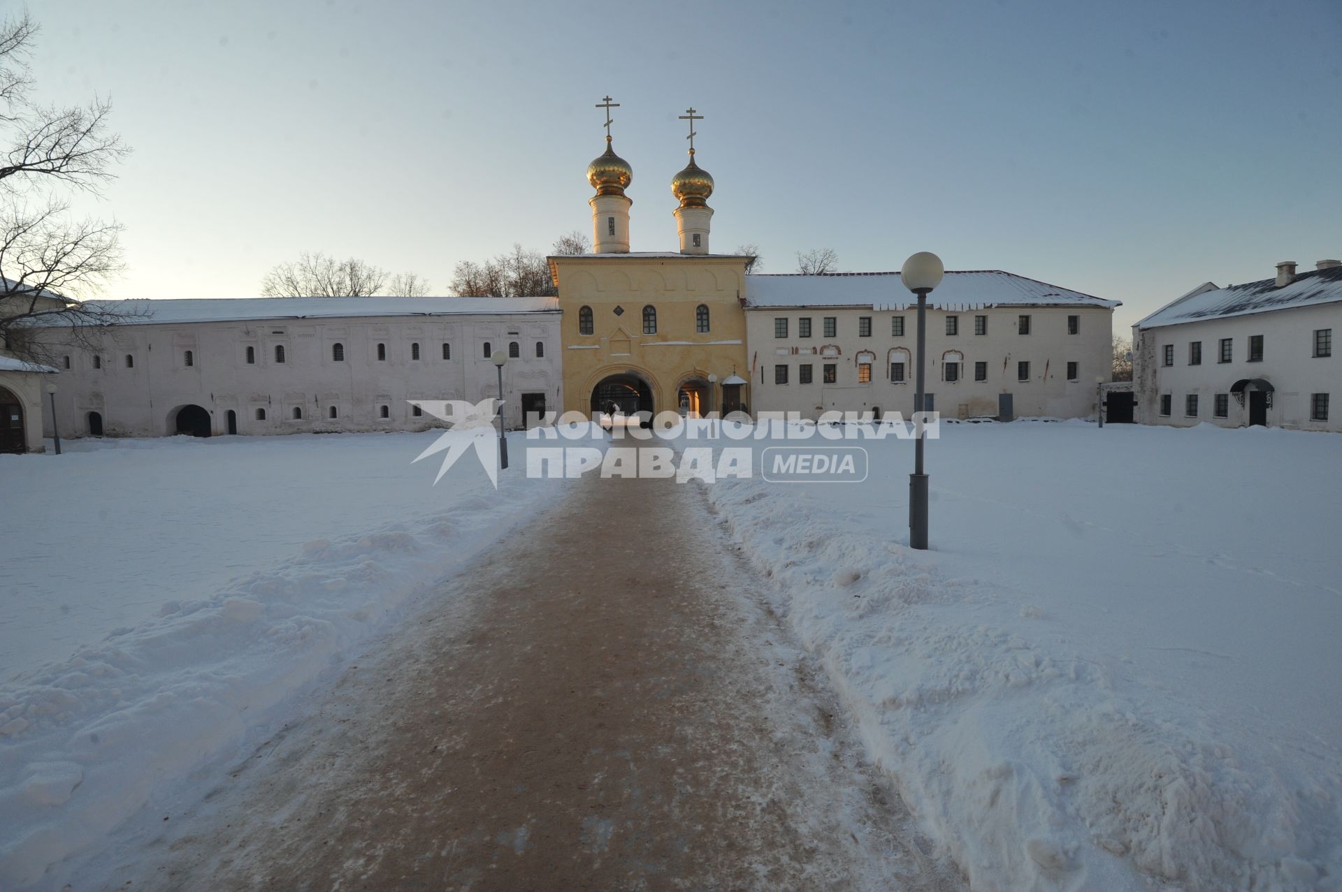 Богородичный Успенский мужской монастырь. Тихвин. Ленинградская область. 30 января 2012 года.