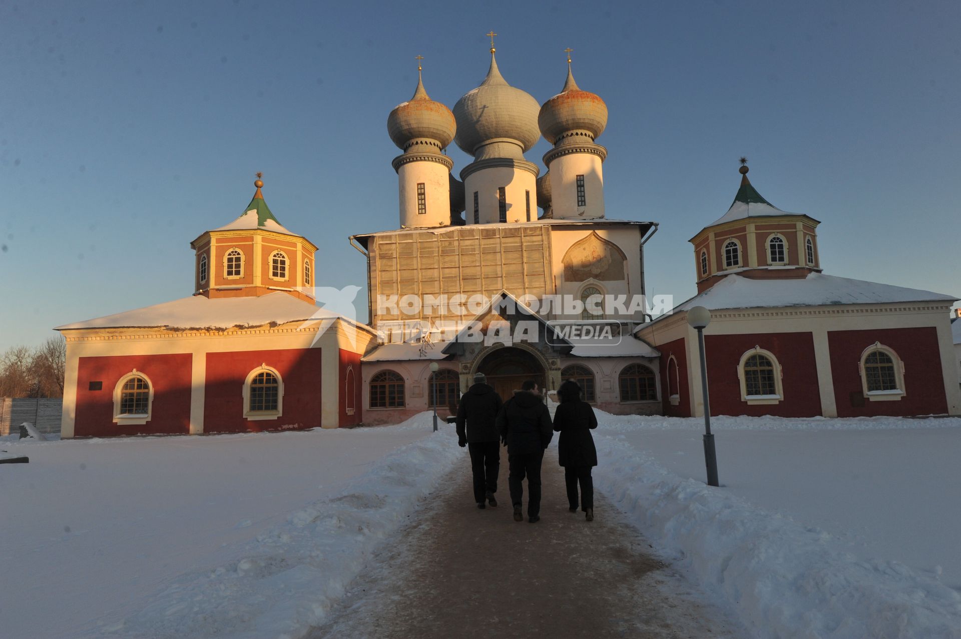 Богородичный Успенский мужской монастырь. Тихвин. Ленинградская область. 30 января 2012 года.