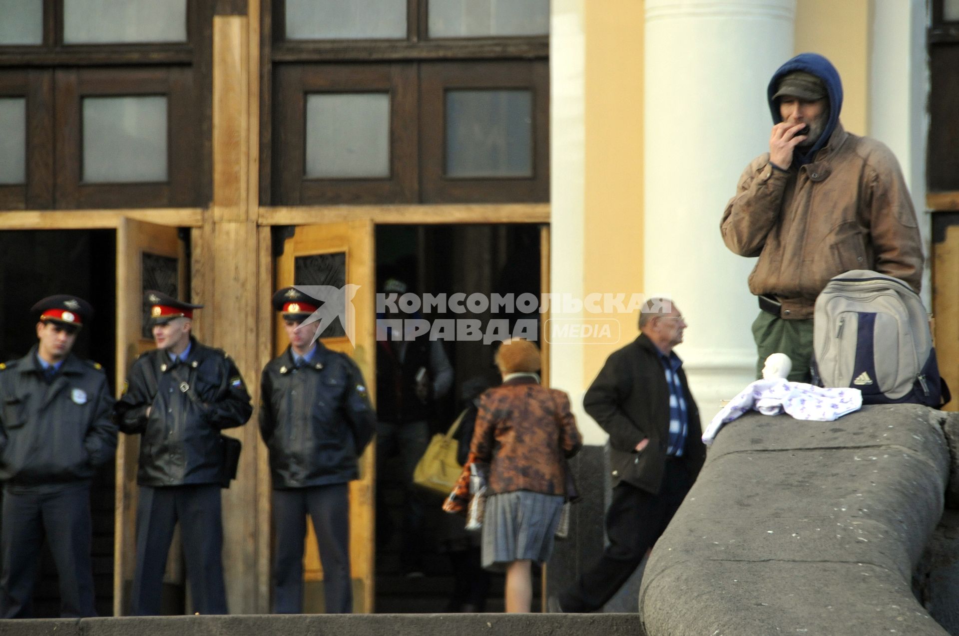 Уличная торговля с рук. Москва. 07 октября 2009 года.