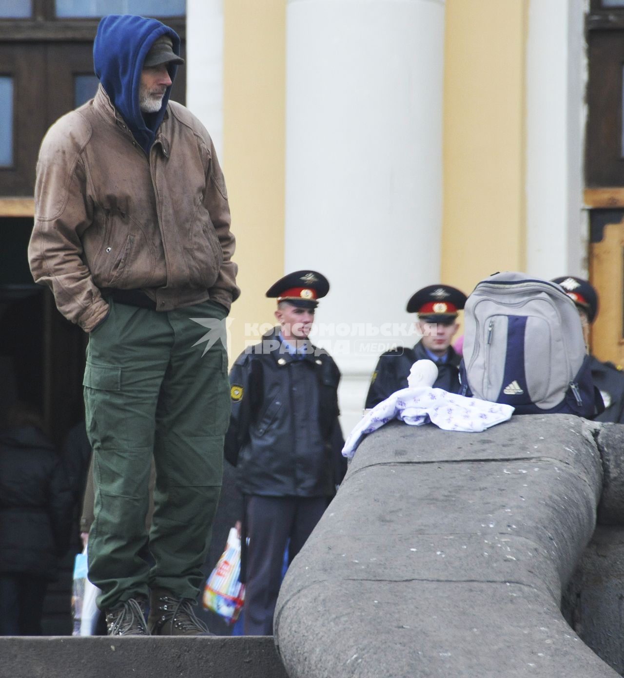 Уличная торговля с рук. Москва. 07 октября 2009 года.