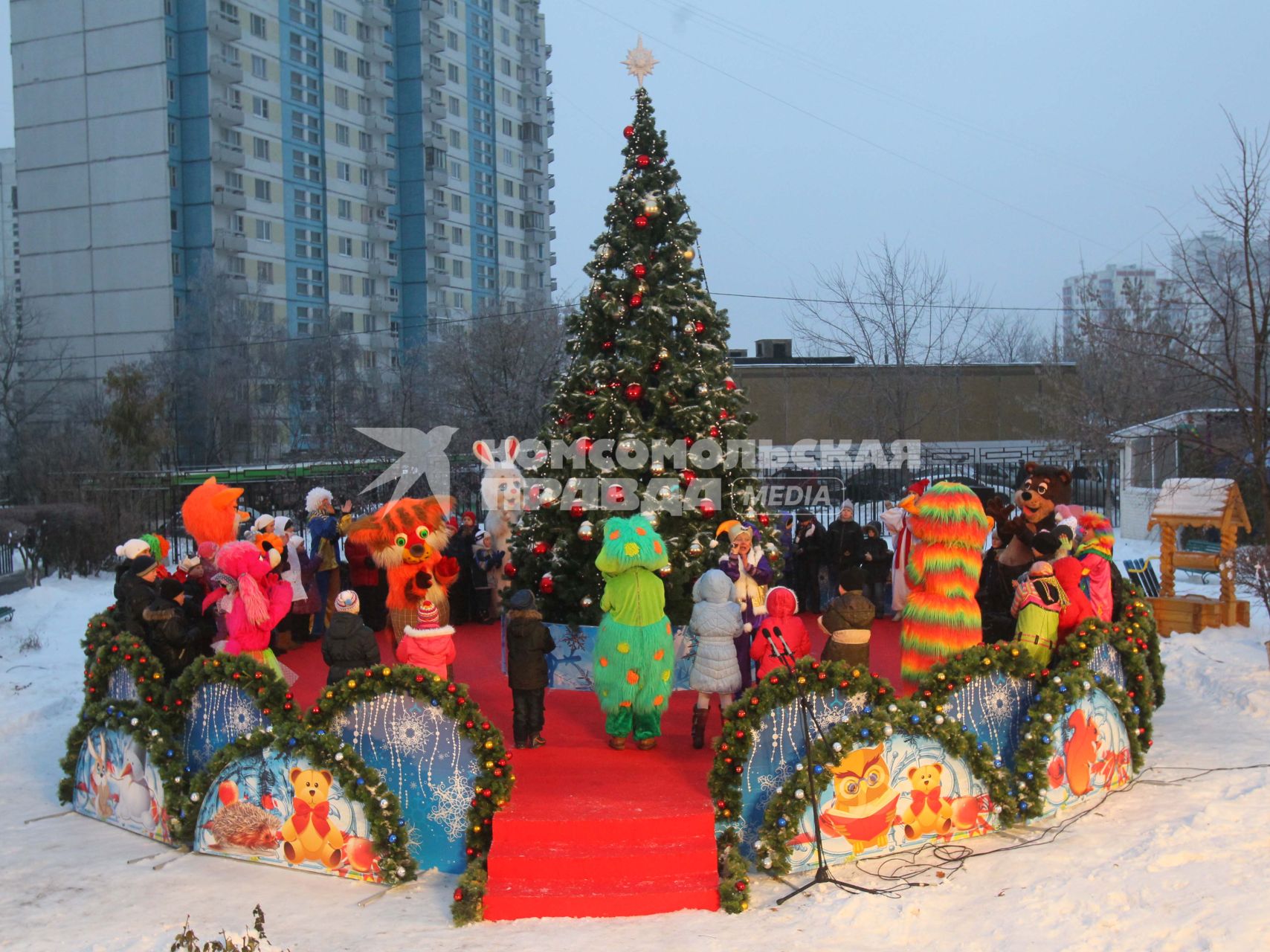 Специальный коррекционный детский дом   11 на Юго-западе Москвы. Воспитанники детского дома во время новогоднего праздника.