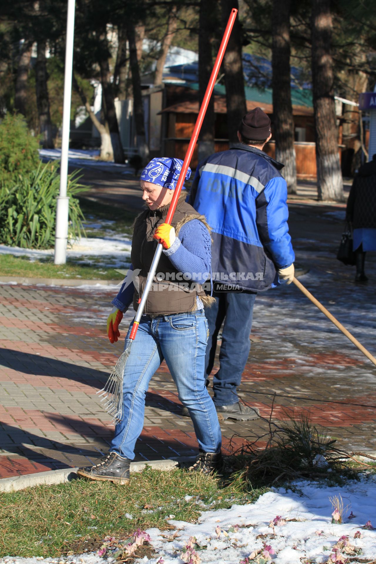 Уборка снега. 06 февраля 2012.