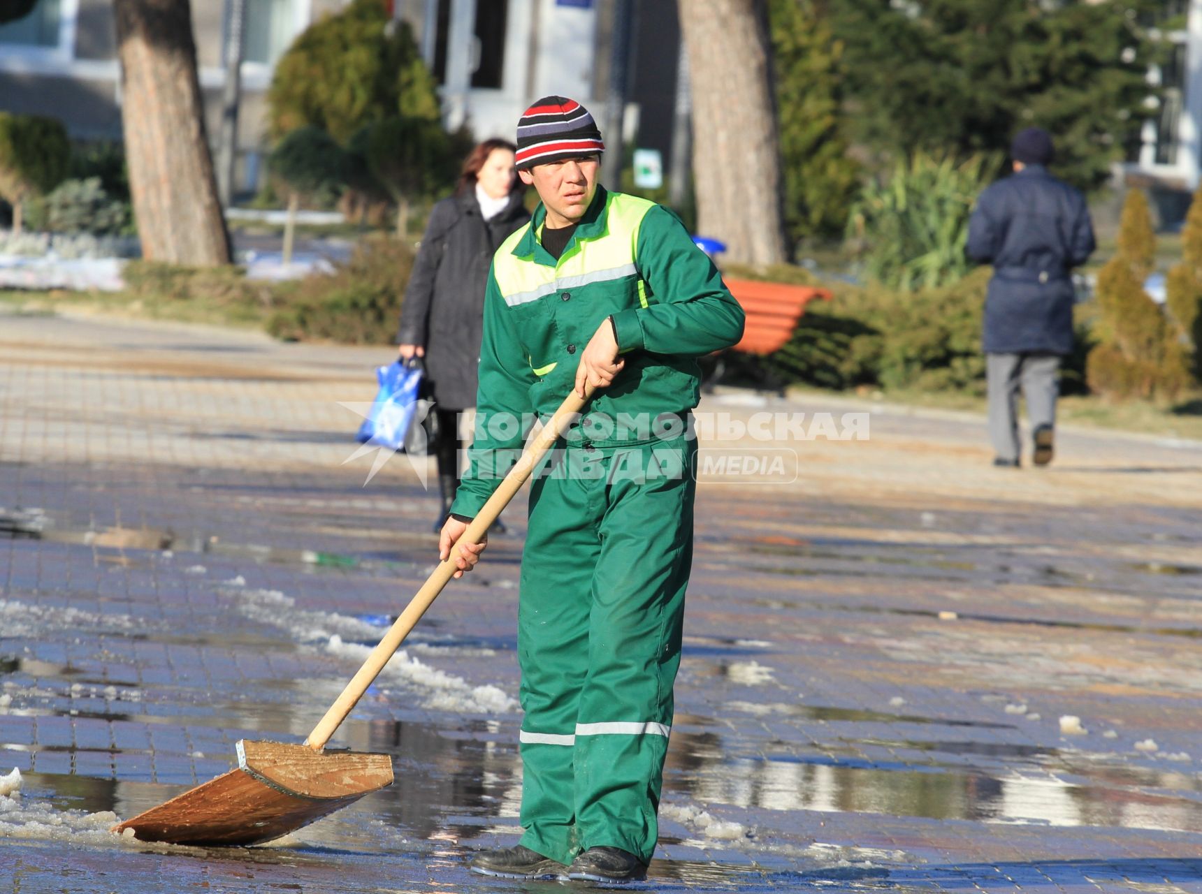 Уборка снега. 06 февраля 2012.