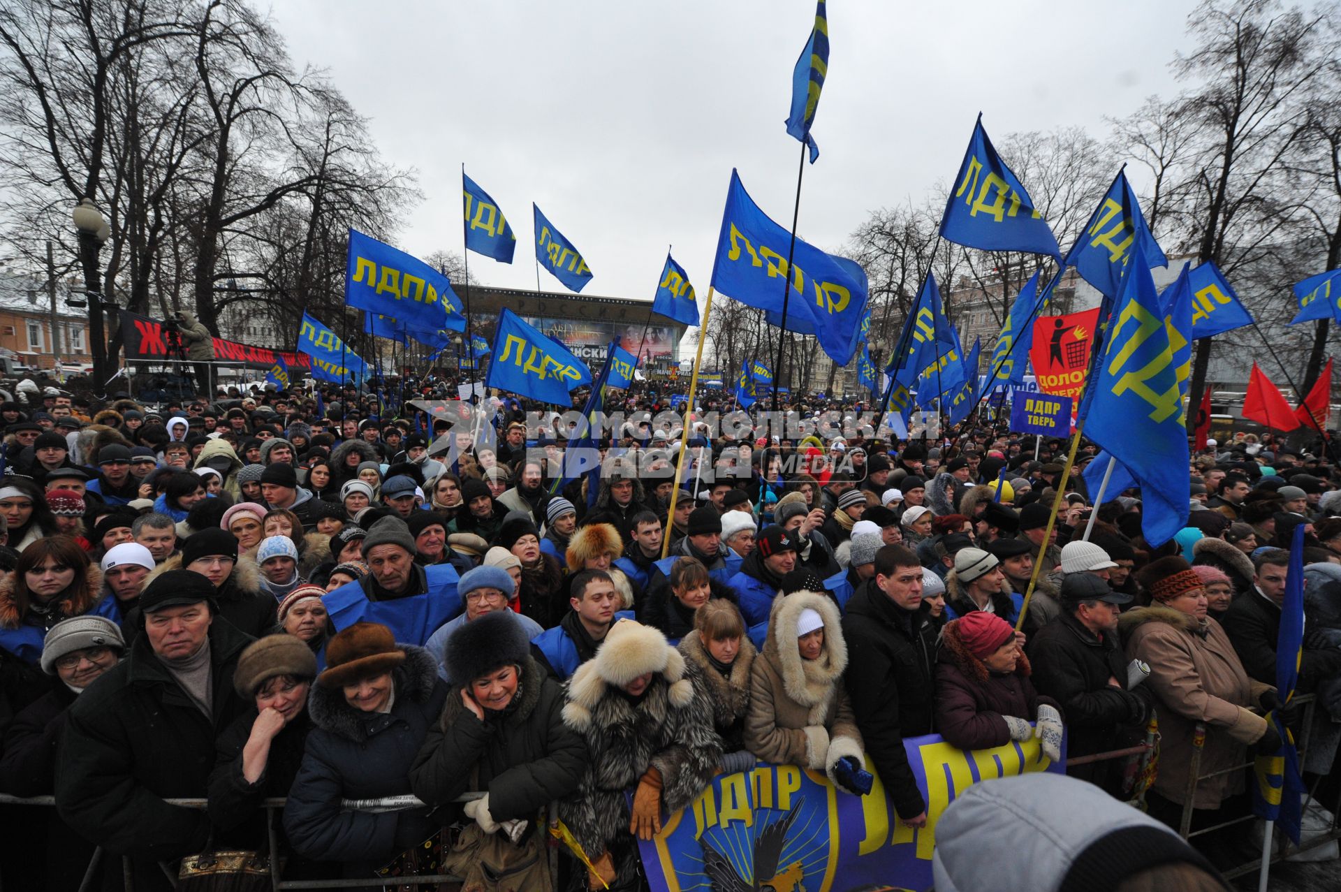 Москве.  Пушкинская площадь. Митинг в поддержку Жириновского. На снимке: участники митинга.