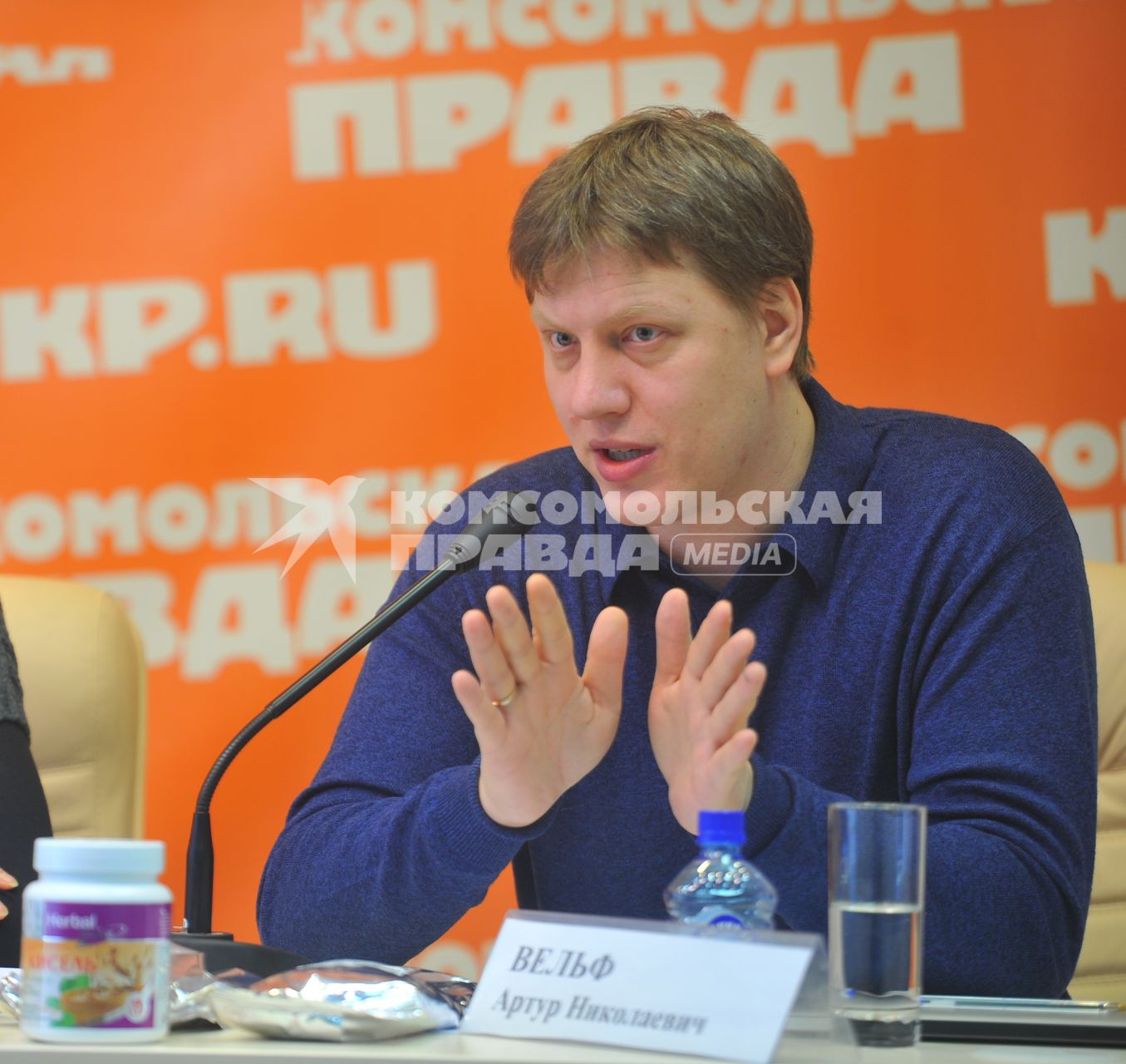 ИД `Комсомольская правда`. Пресс-конференция посвященная новому питанию в детсадах. Член родительской инициативной группы Артур Вельф.