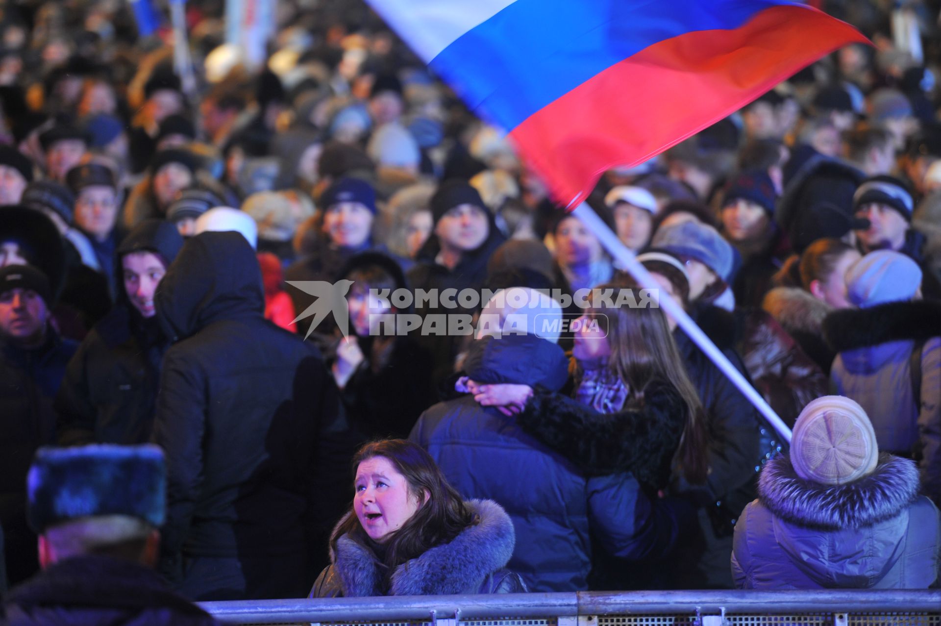 Участники санкционированного митинга в поддержку Владимира Путина на Манежной площади, Москва, 4 марта 2012 года