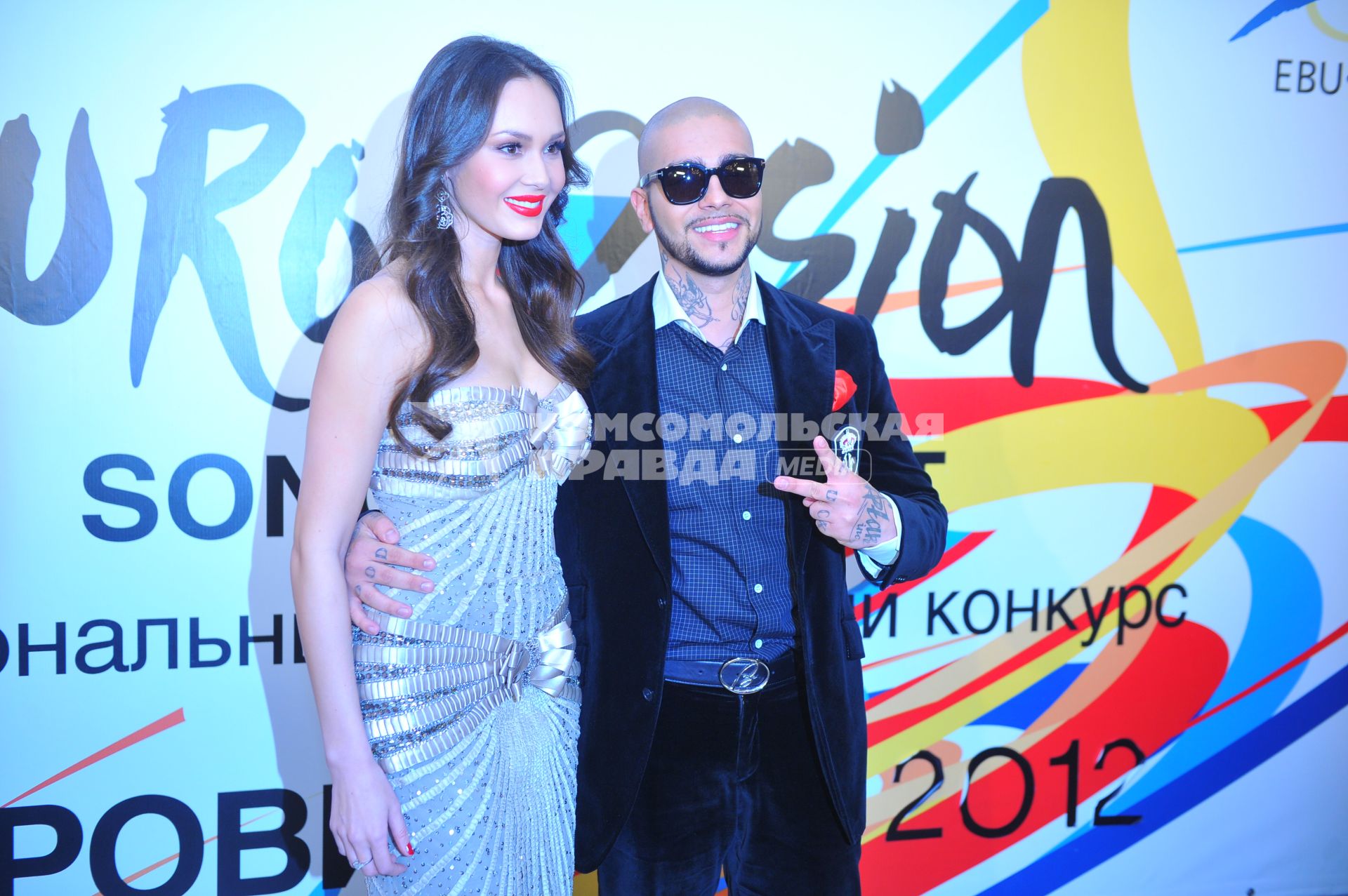 Финальный отборочный концерт Евровидения - 2012. На снимке: певец Тимати и оперная певица из Татарстана Аида.