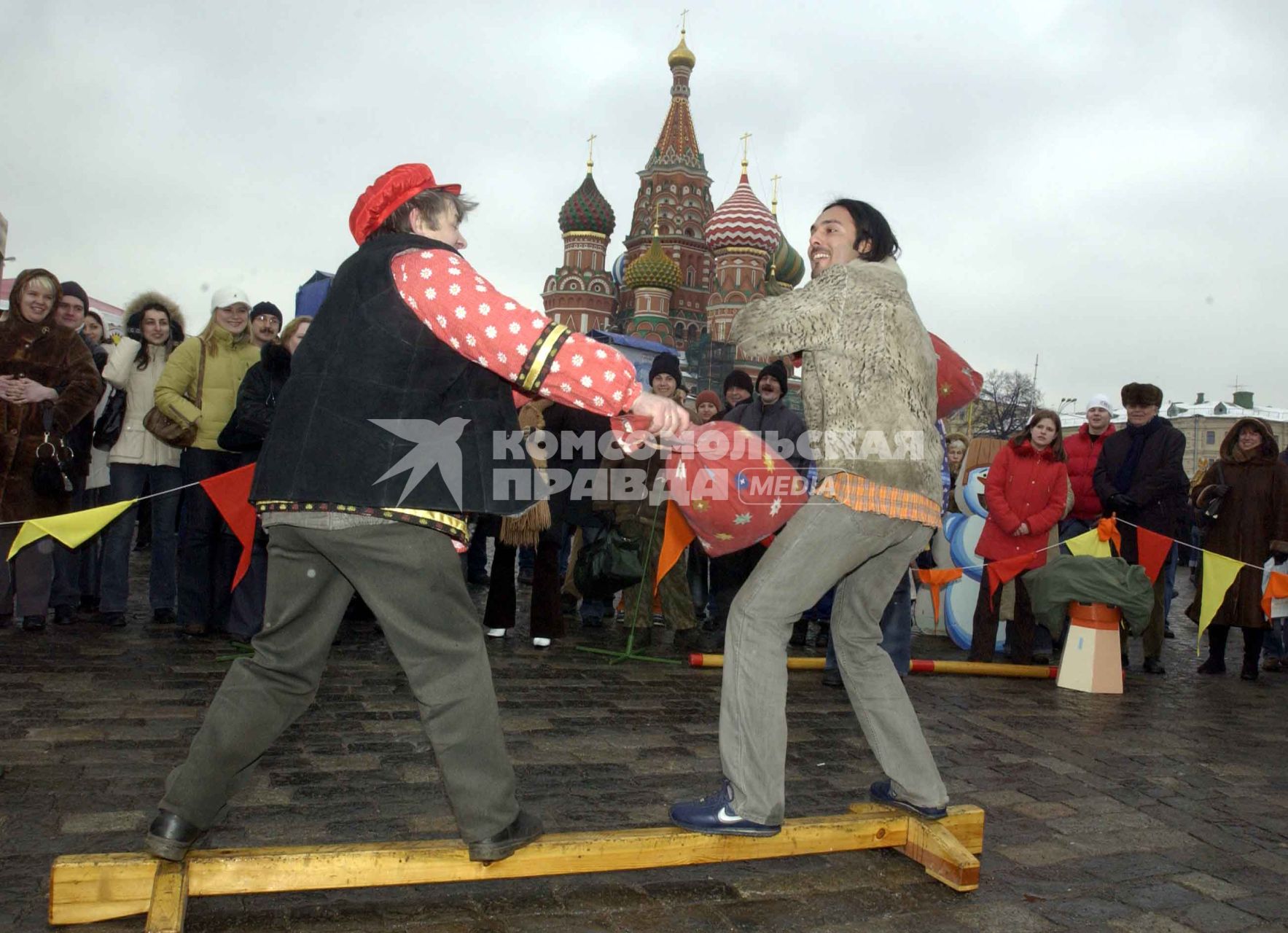 Гуляния на Масленицу в центре Москвы.